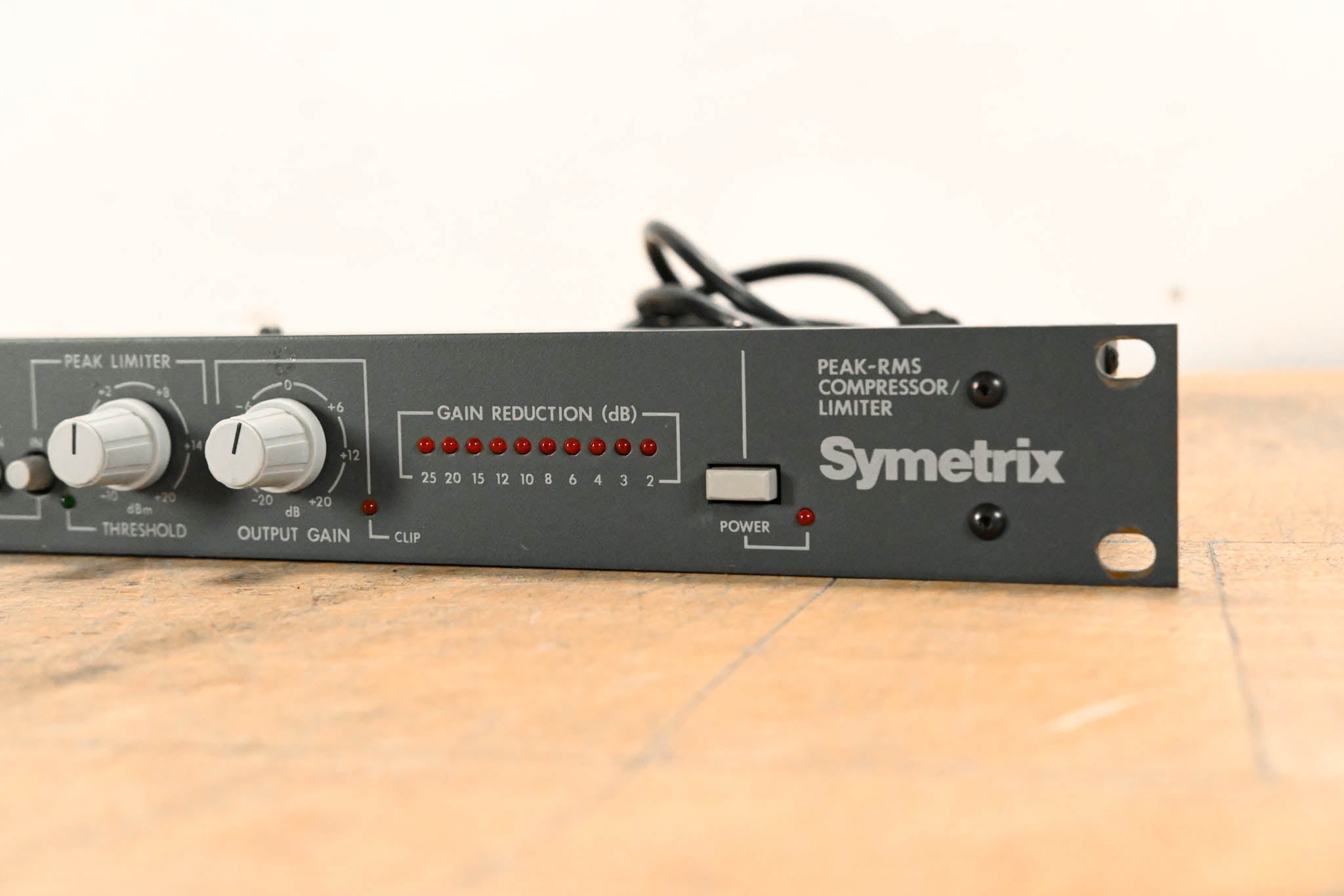 Symetrix 501 Peak-RMS Compressor/Limiter