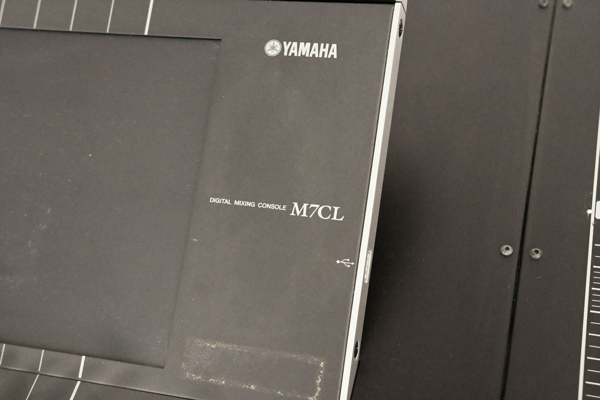 Yamaha M7CL-48 48-Channel Digital Audio Mixing Console