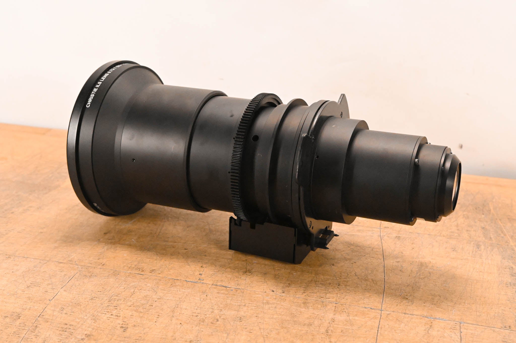 Christie ILS Lens 0.73:1 SX+ / 0.67:1 HD 0.95" 3-Chip Lens