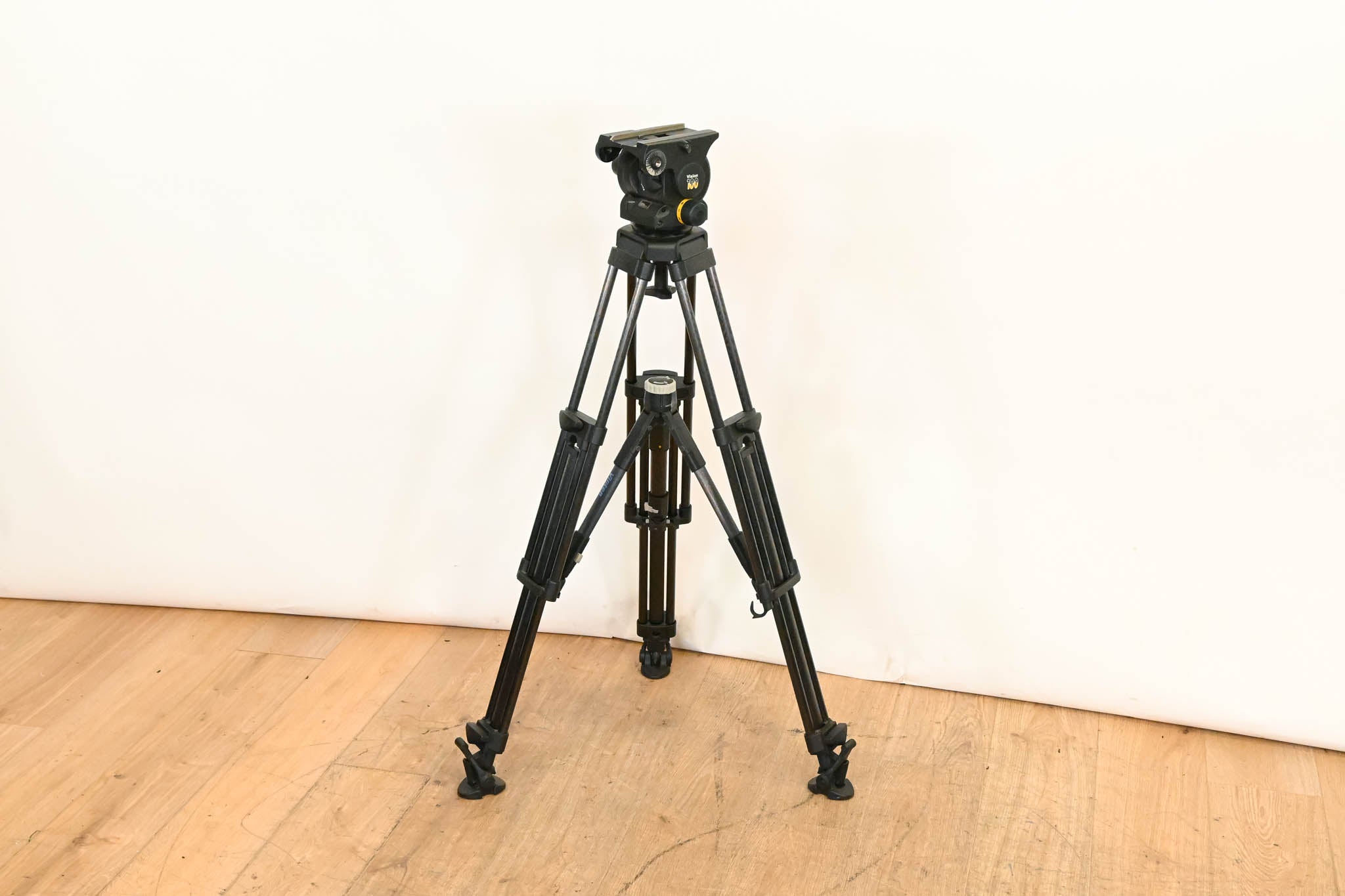Vinten Vision 100 Fluid Head with Aluminum Tripod