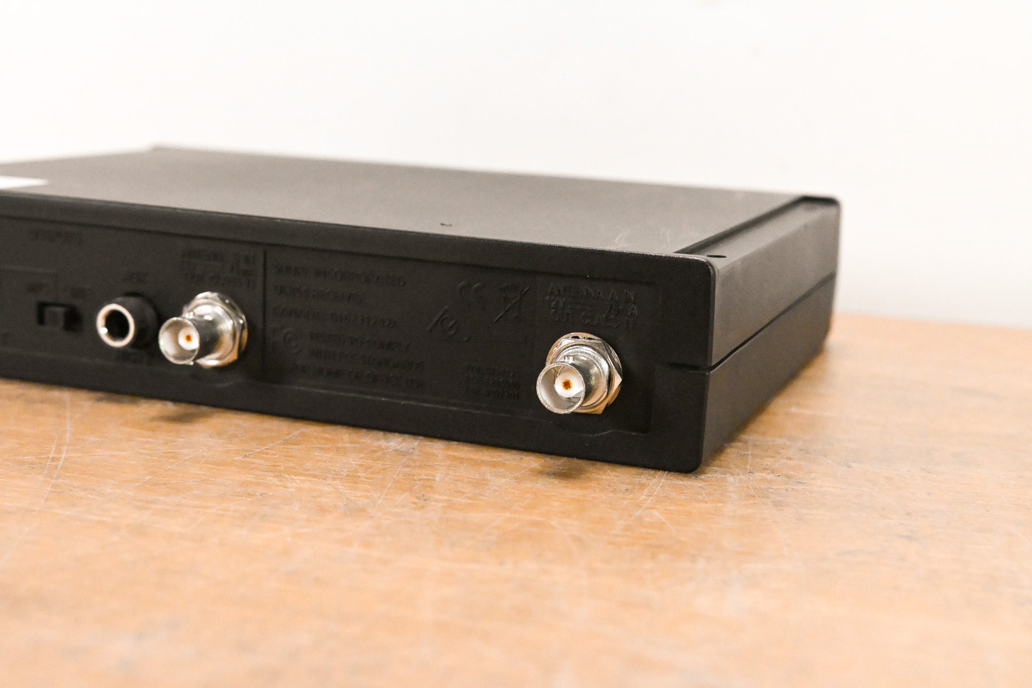 Shure ULXS4 Wireless Receiver - J1 Band: 554-590 MHz (NO POWER SUPPLY)