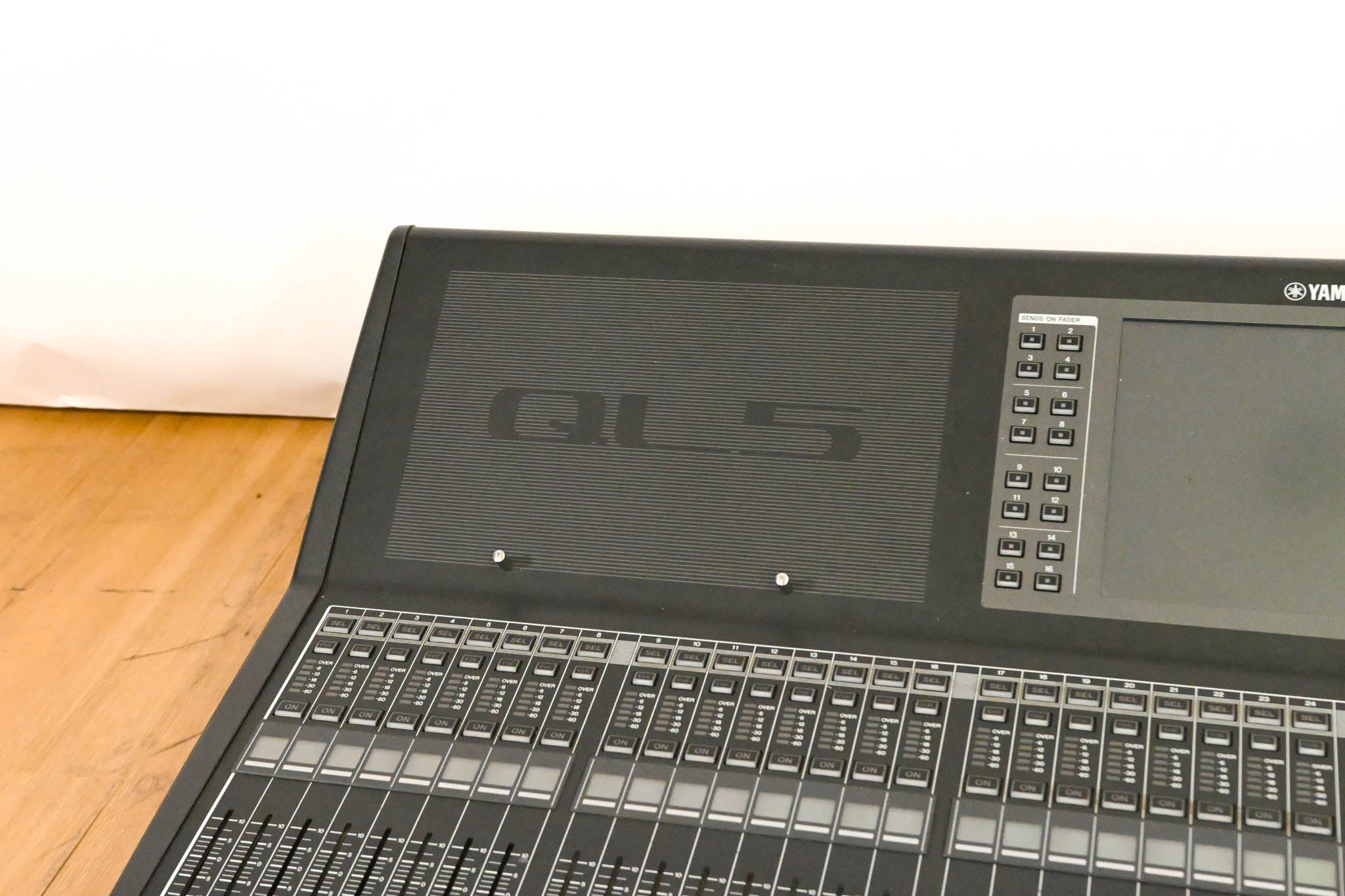 Yamaha QL5 64-Channel Digital Audio Mixing Console