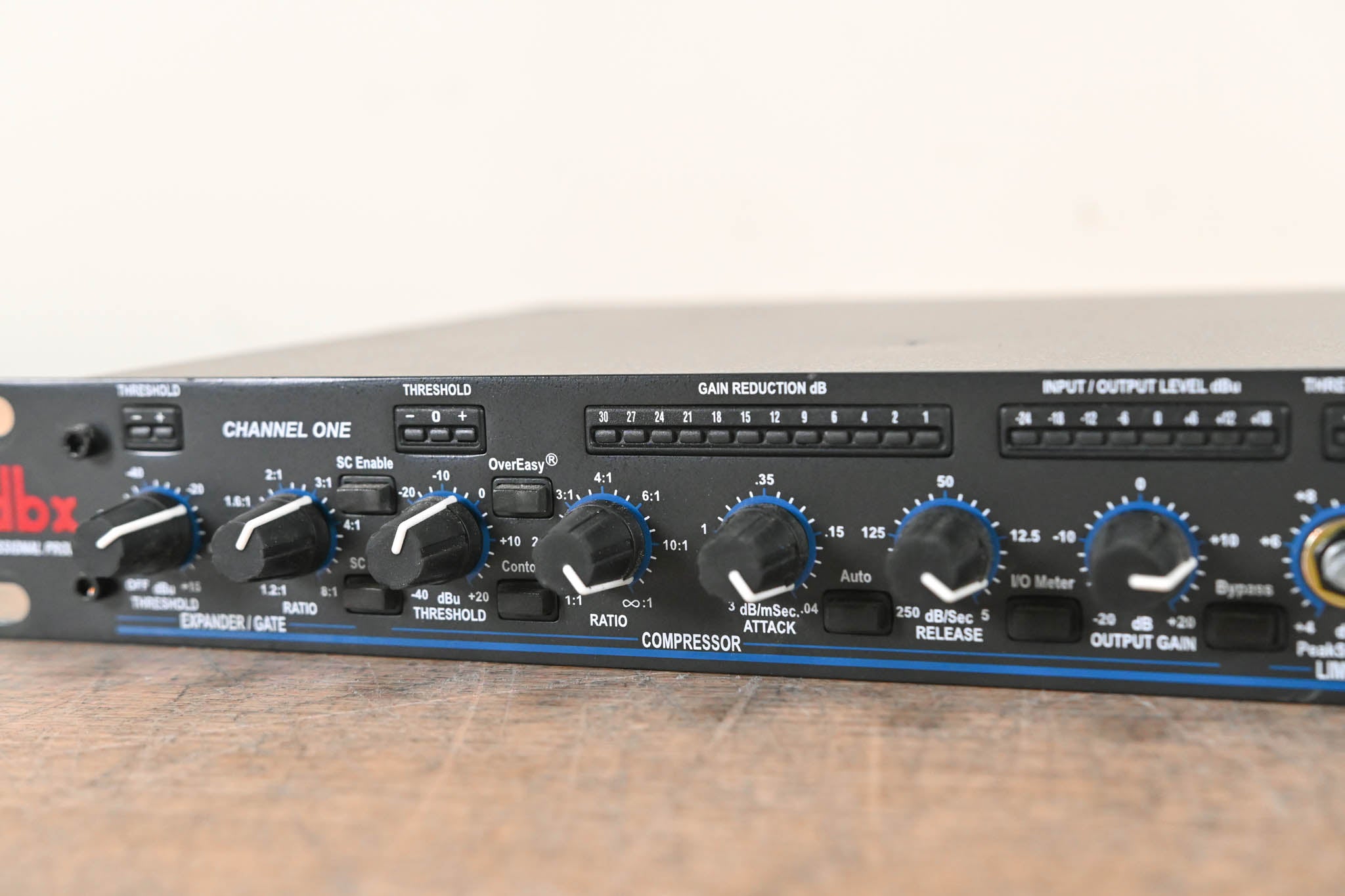 dbx 1066 2-Channel Compressor/Limiter/Gate