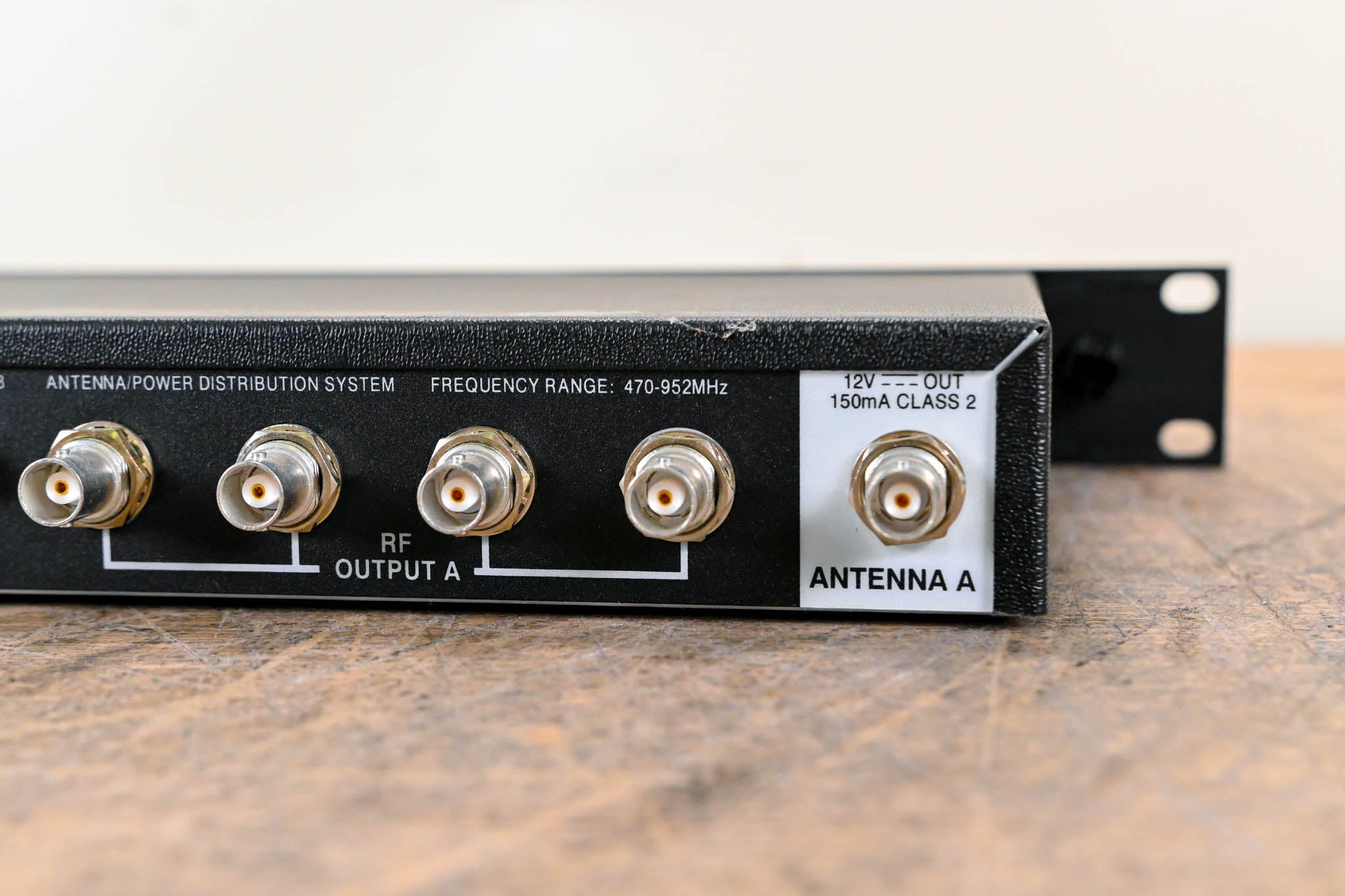 Shure UA844SWB Antenna Distribution System - 470-952 MHz NO POWER SUPPLY