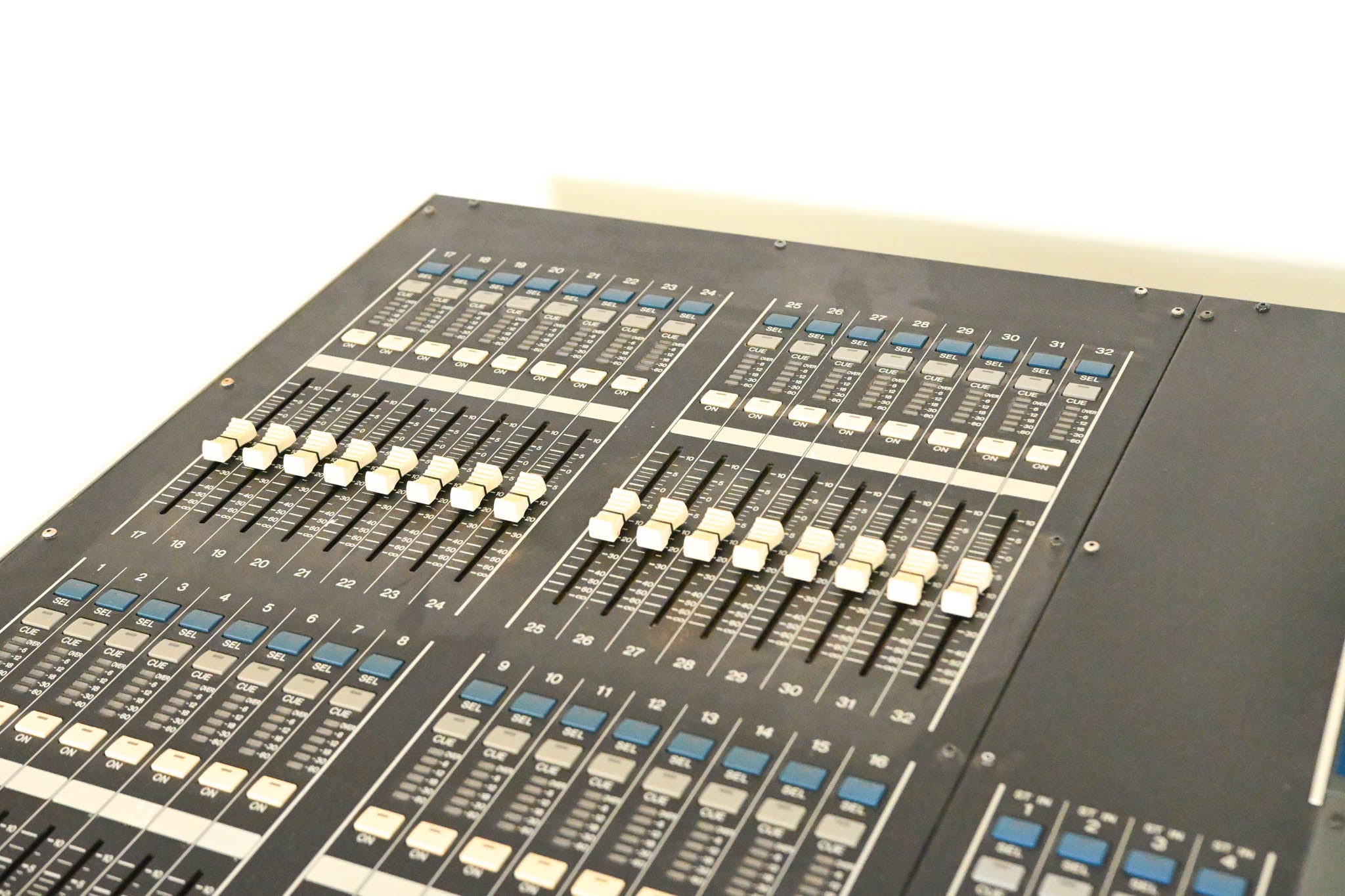Yamaha M7CL-48 48-Channel Digital Audio Mixing Console