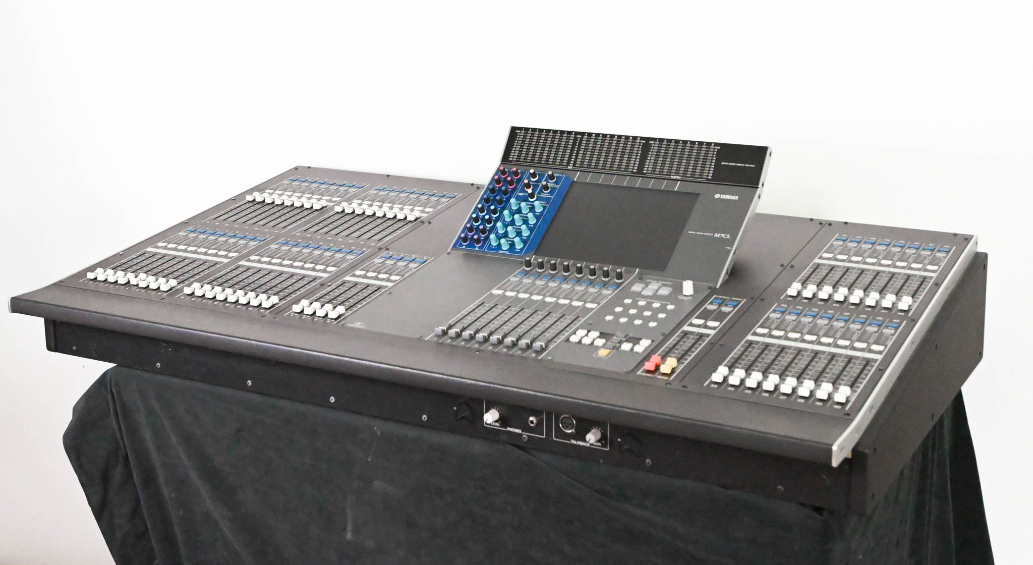 Yamaha M7CL-48 48-Channel Digital Audio Mixing Console
