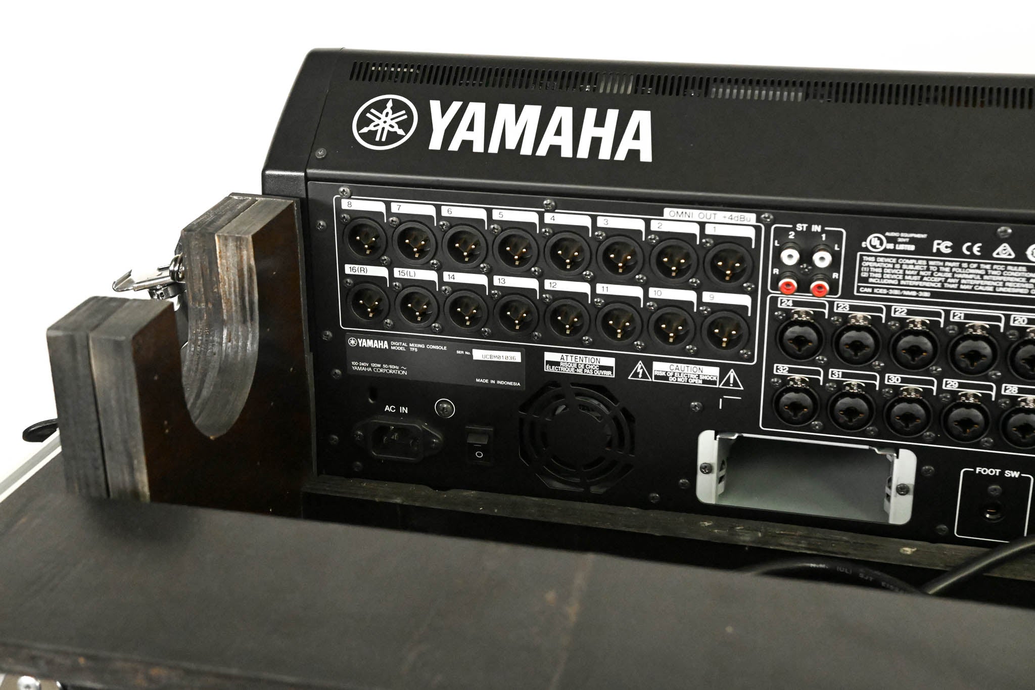 Yamaha TF5 32-Input Digital Mixing Console with Road Case