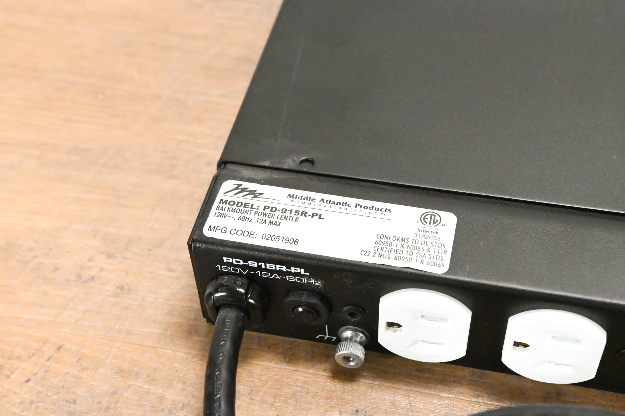 Middle Atlantic PD-915R-PL 9-Outlet Rackmount Power Distribution Unit