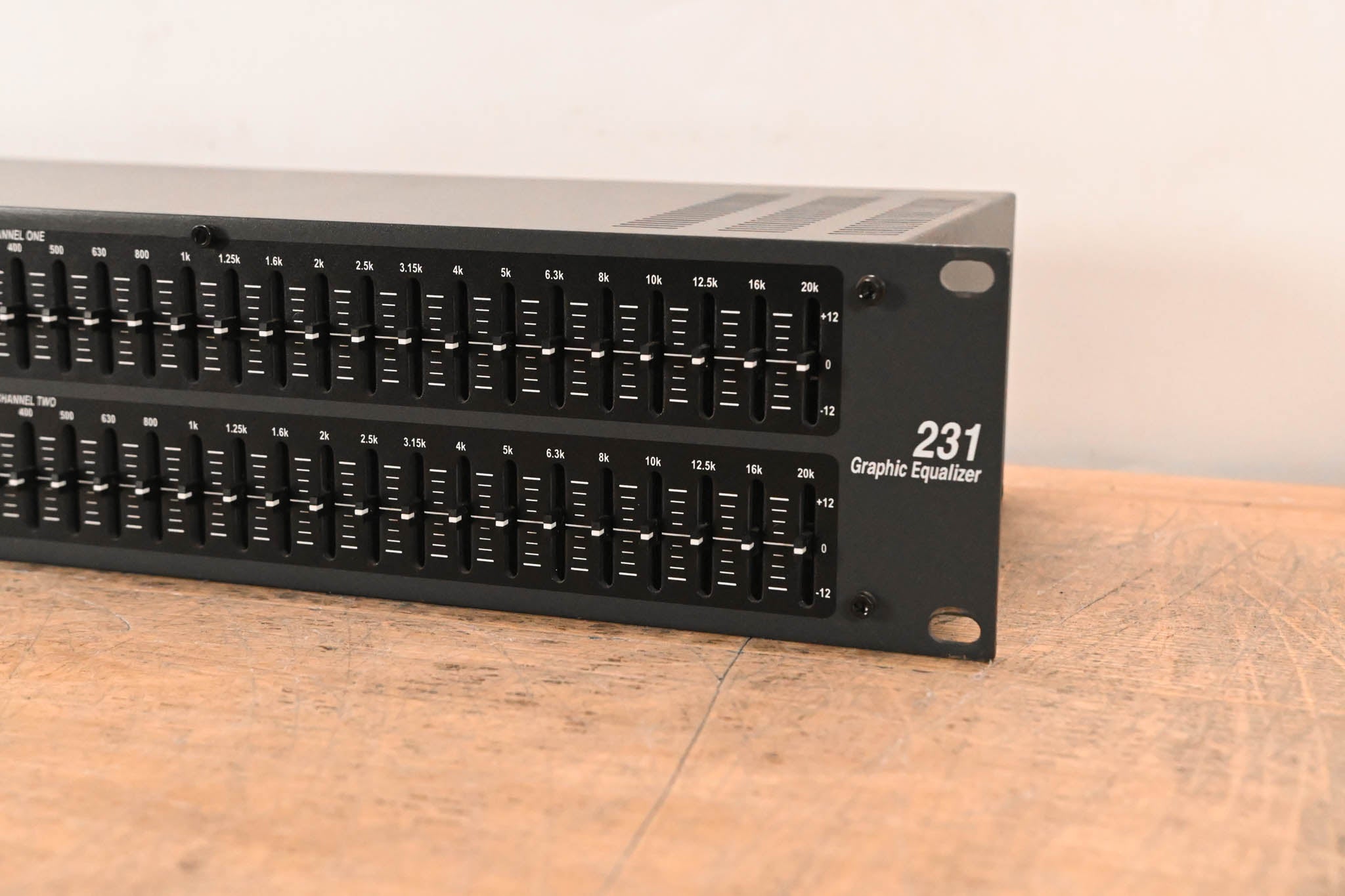 dbx 231 Dual-Channel 31-Band Graphic Equalizer