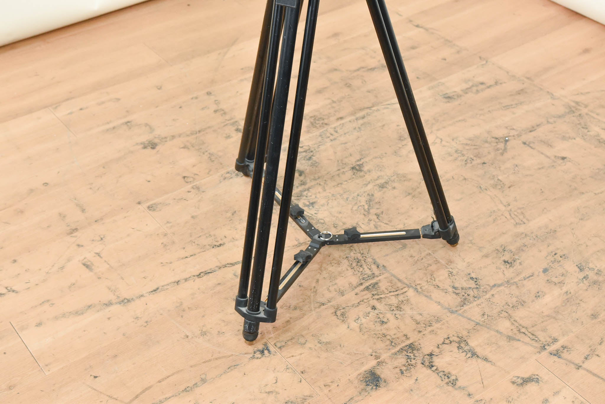 Cartoni Beta Fluid Head with One-Stage Metal Tripod