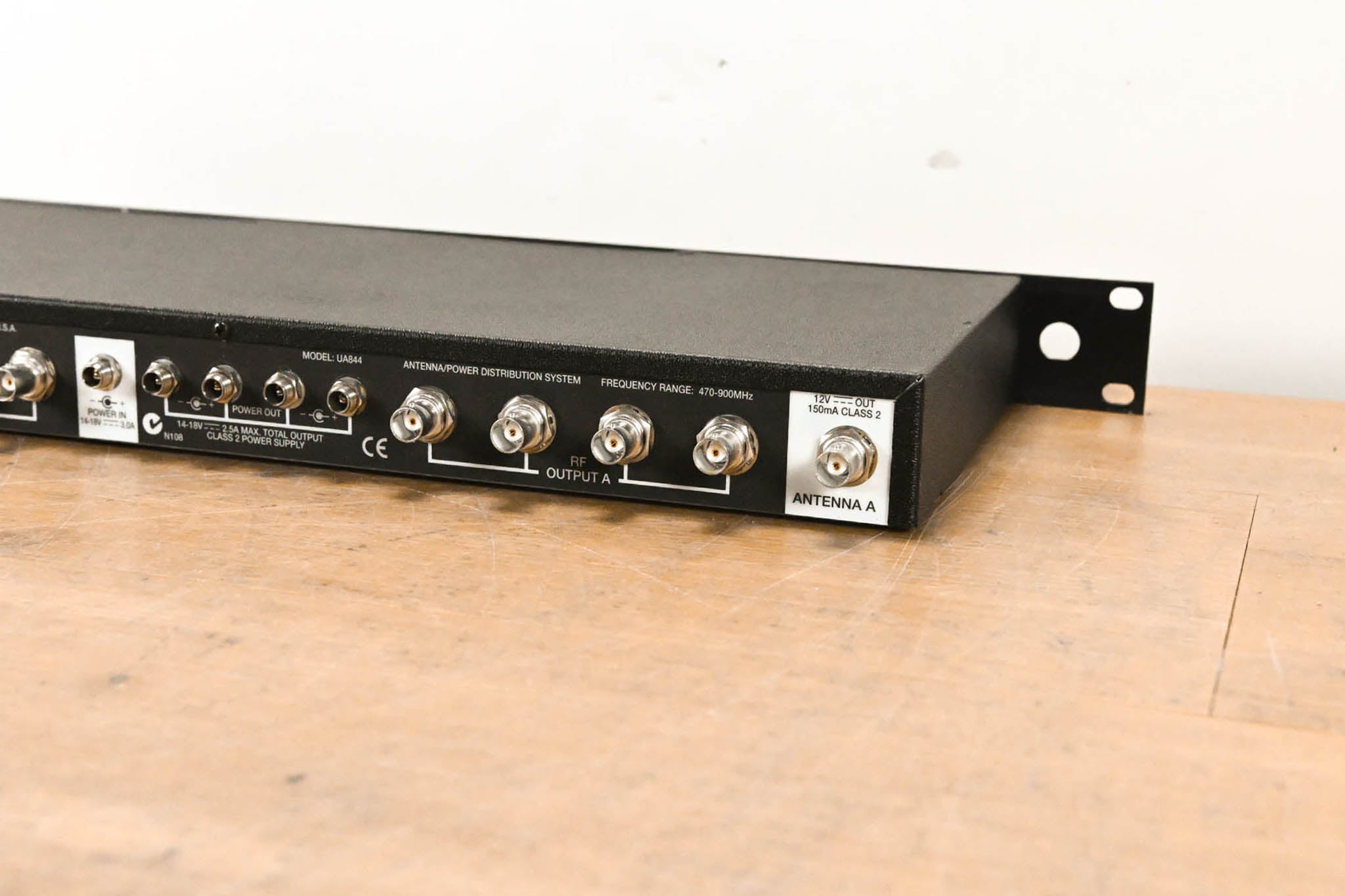 Shure UA844US Wideband UHF Antenna and Power Distributor (NO PSU)