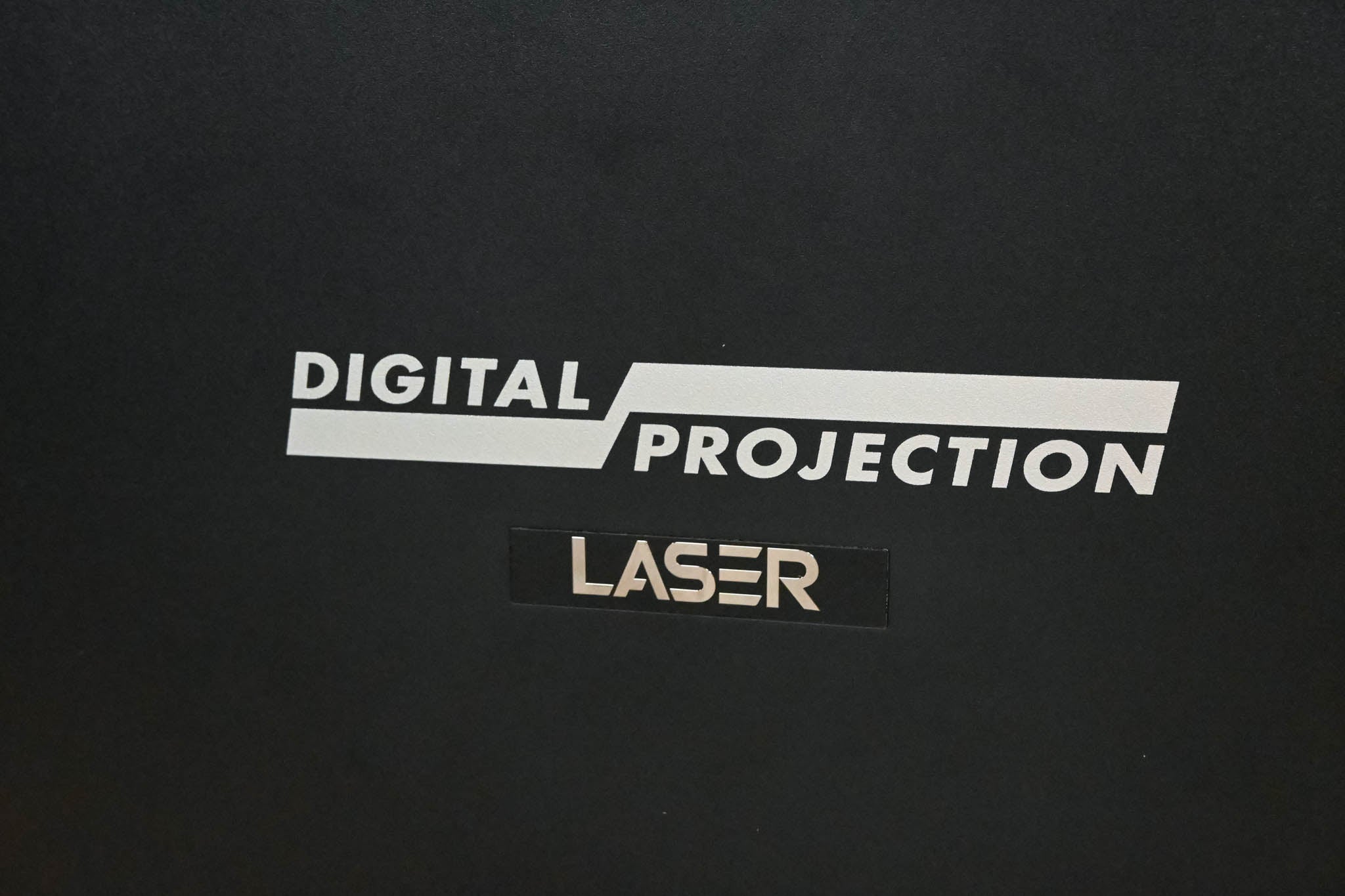Digital Projection E-Vision 9100 WU WUXGA Large Venue DLP Projector