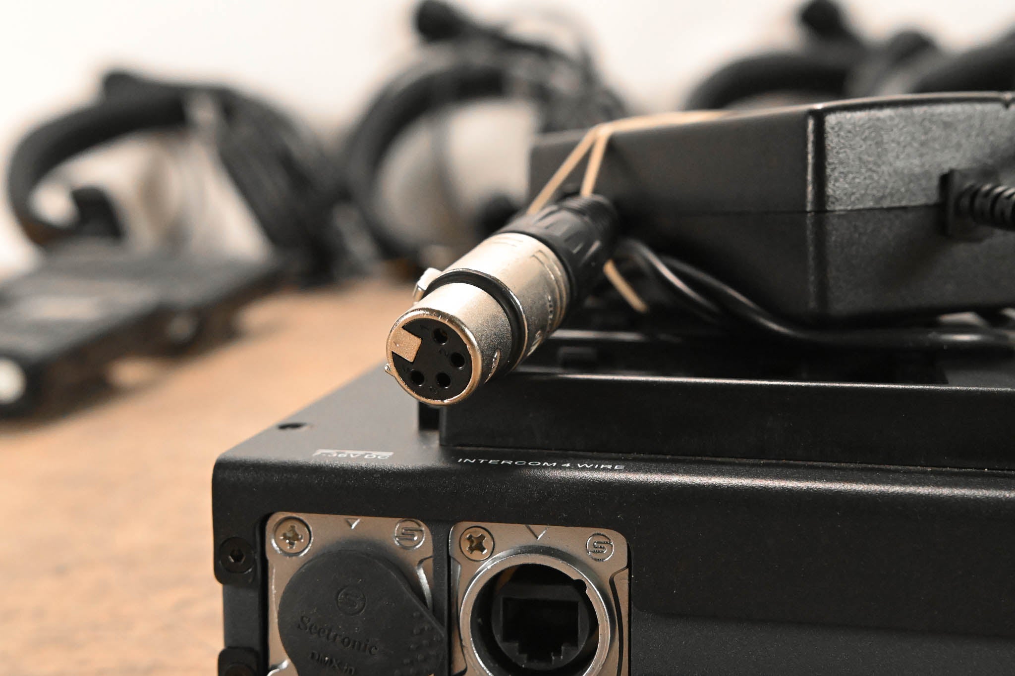 Hollyland Mars T1000 Full-Duplex Intercom System with four Transceivers