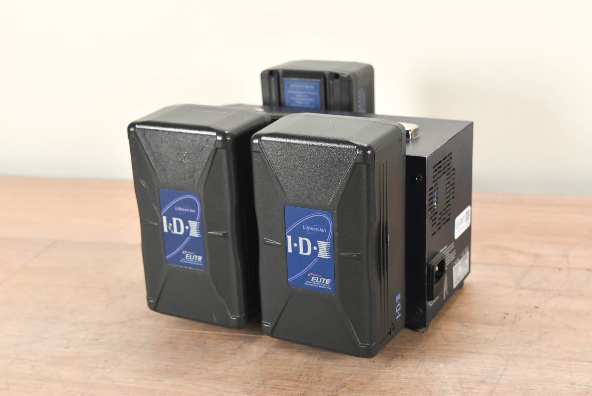 IDX System Technology VL-4S 4-Channel Charger with 3 Batteries