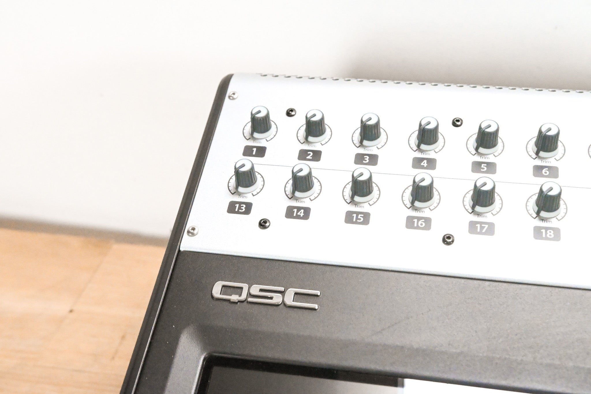 QSC Touchmix-30 Pro 32-Channel Professional Digital Mixer