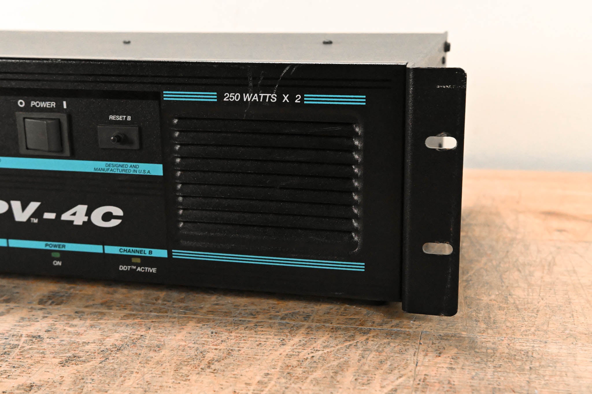 Peavey PV-4C 2-Channel Power Amplifier