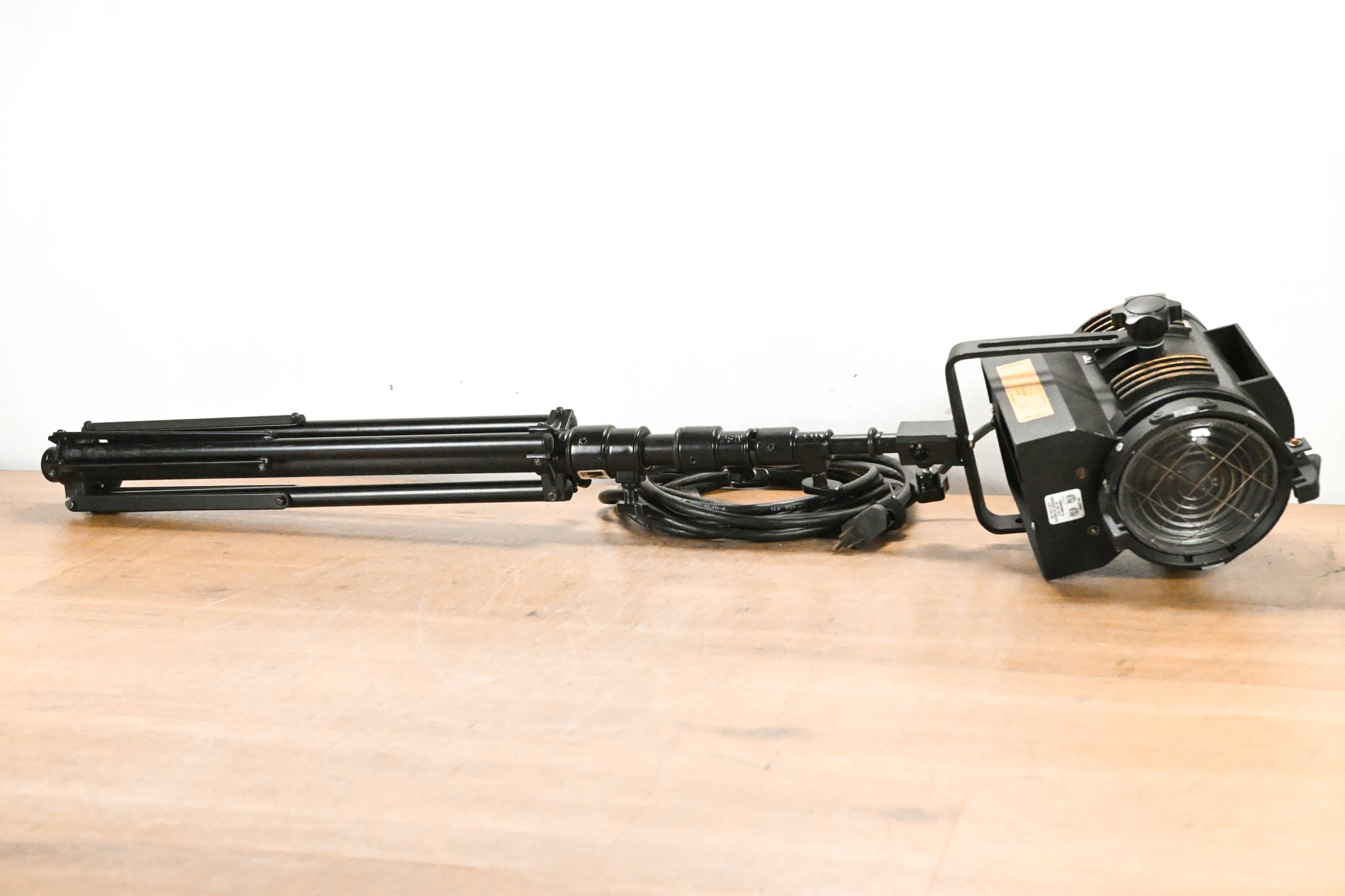 LTM Pepper 650W Fresnel Light