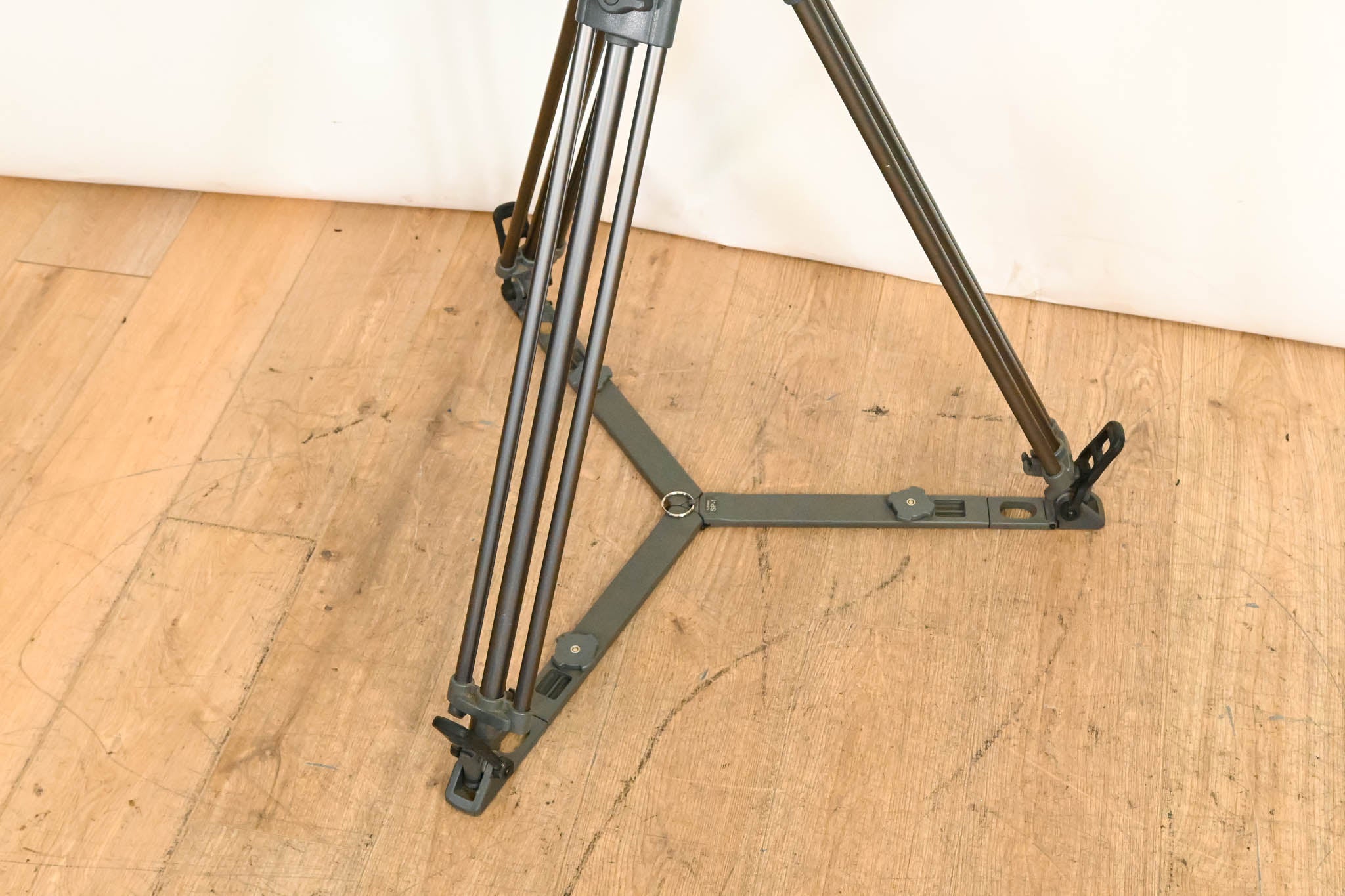 Libec H22 DV Fluid Head with T58 Tripod Legs and SP-1 Spreader