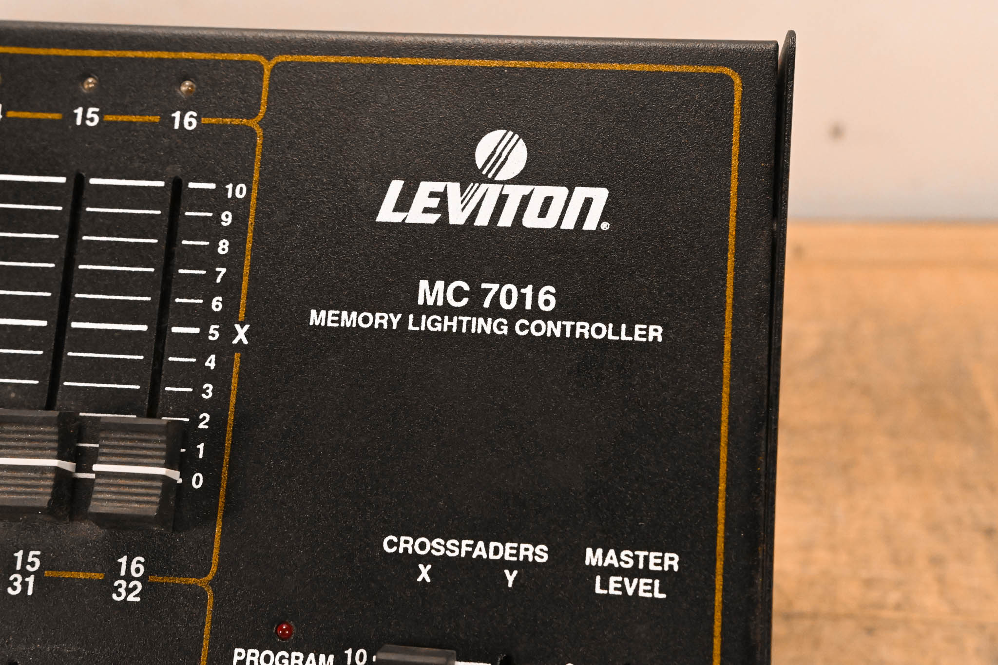 Leviton MC 7016 16/32-Channel Memory Lighting Controller (NO PSU)