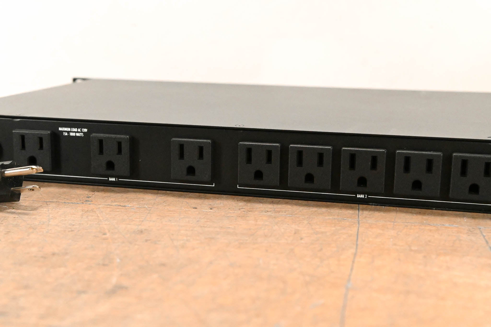 Furman PL-8C 15A Classic Series Power Conditioner with Lights