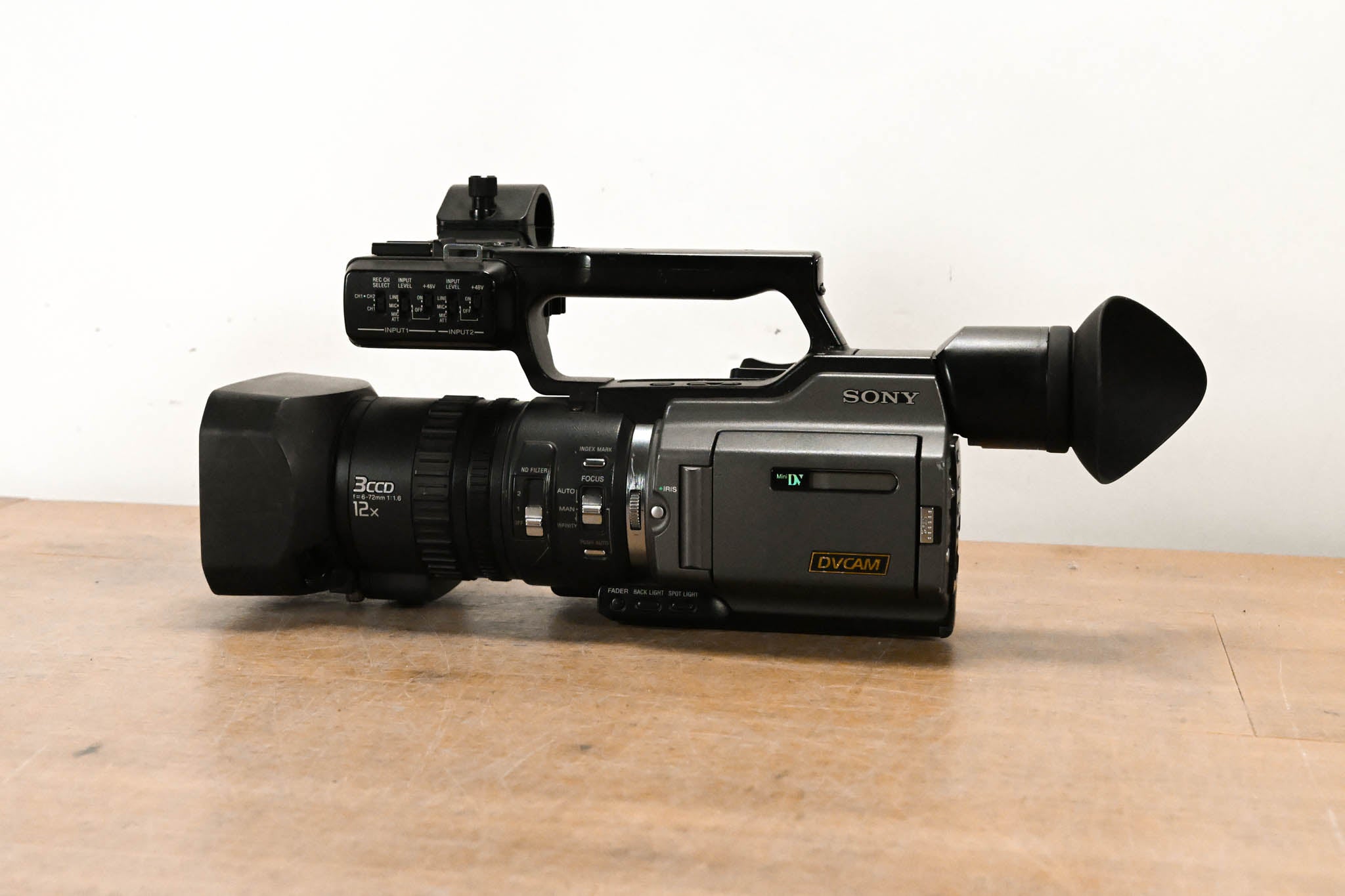 Sony DSR-PD170 3-CCD Mini DVCAM Camcorder
