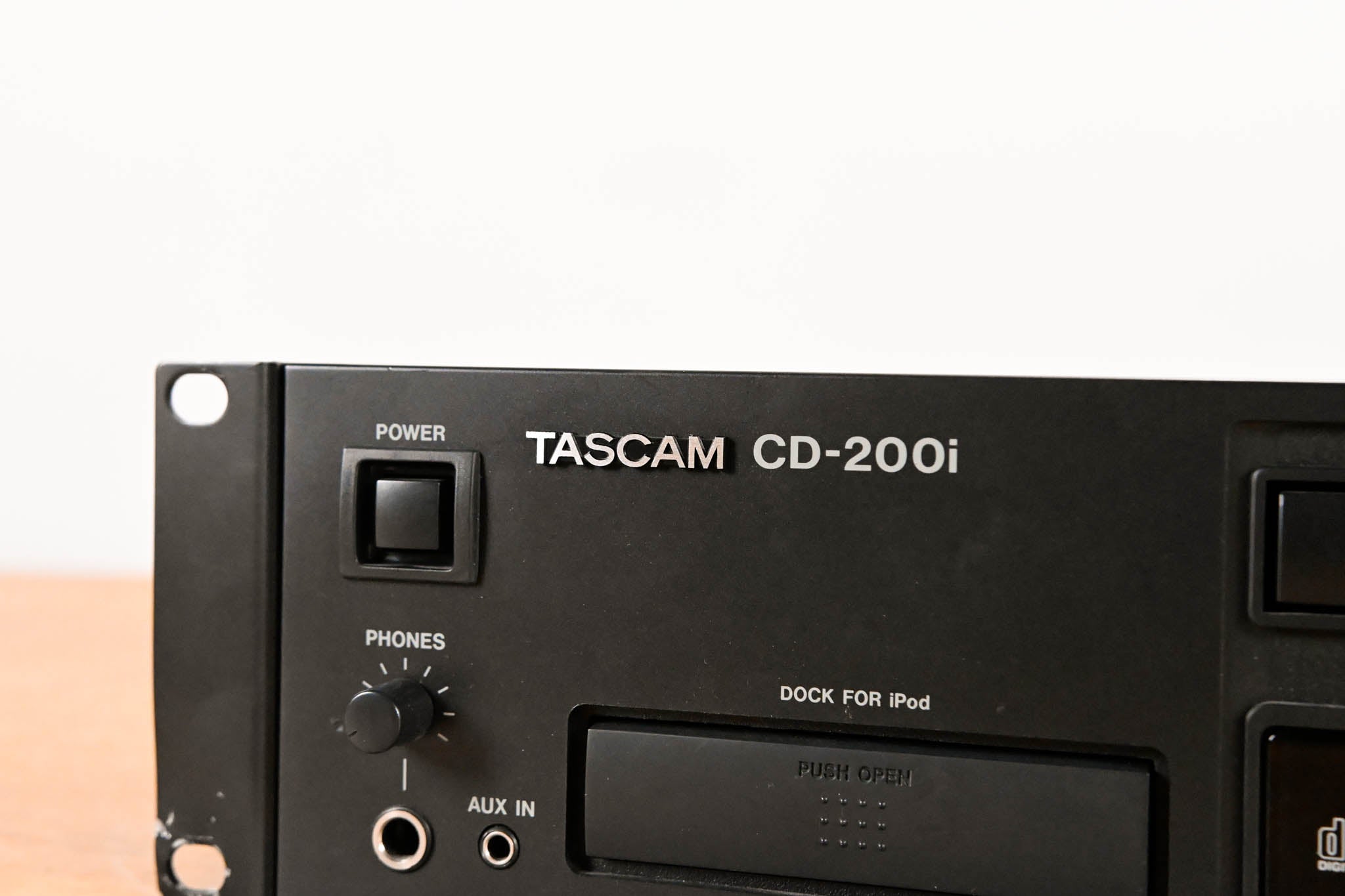 TASCAM CD-200i Rackmountable CD Player with iPod Dock