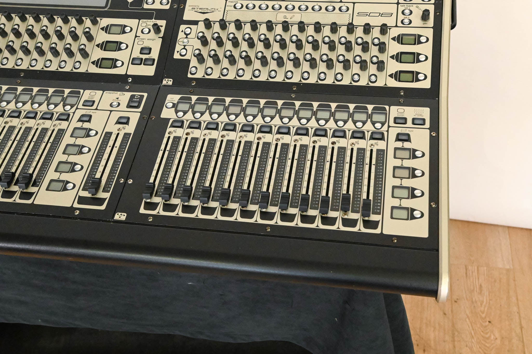DiGiCo SD8 120-Channel Digital Mixing Console w/ Waves Card + ST Optical