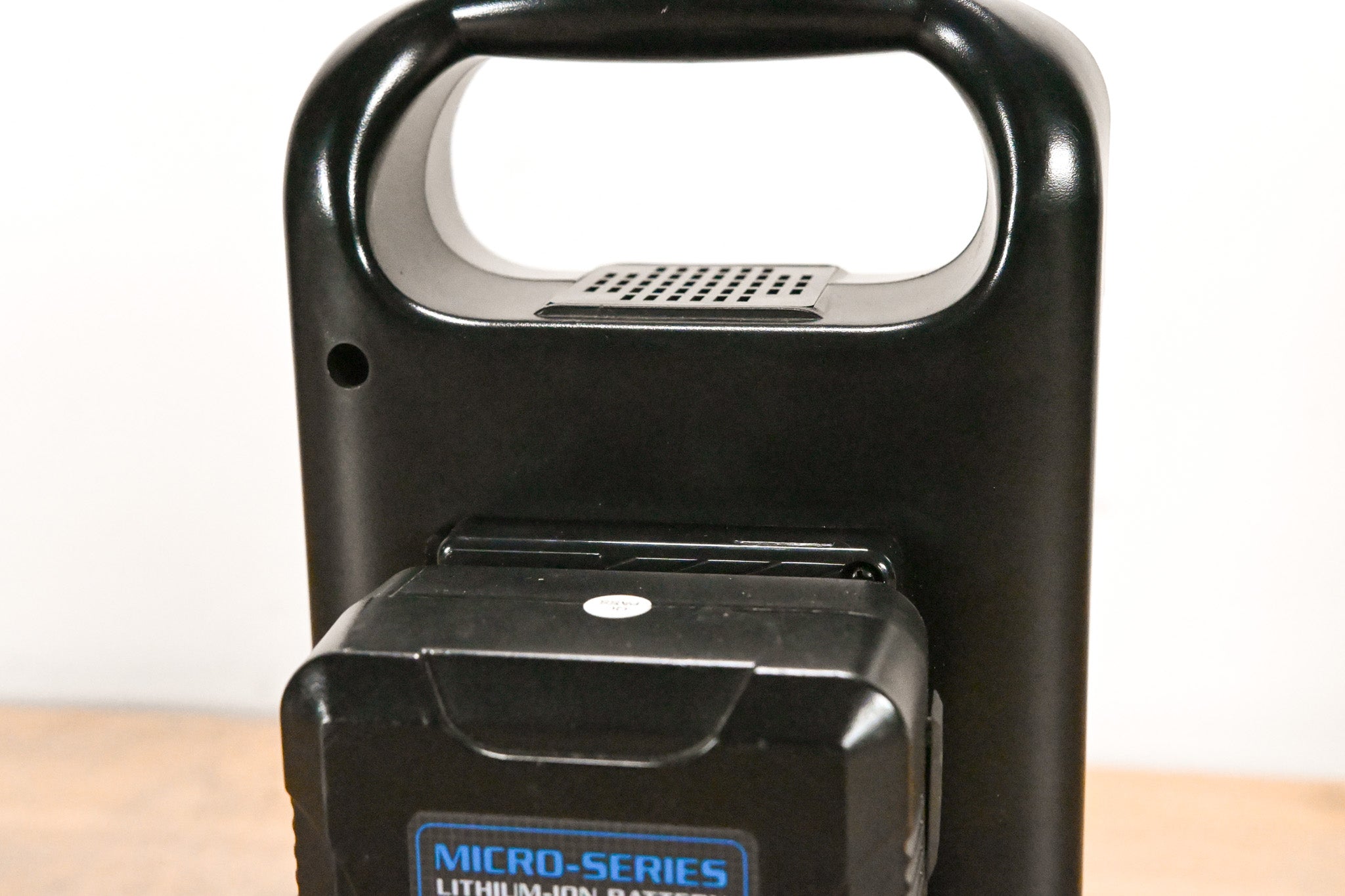 IndiPRO PD-2KA Gold-Mount Dual Battery Charger w/ one 98Wh Battery