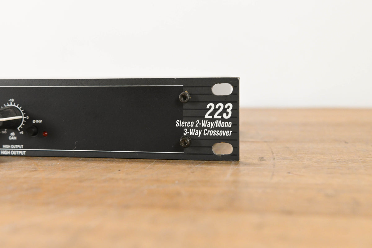 dbx 223 Stereo 2-Way / Mono 3-Way Crossover