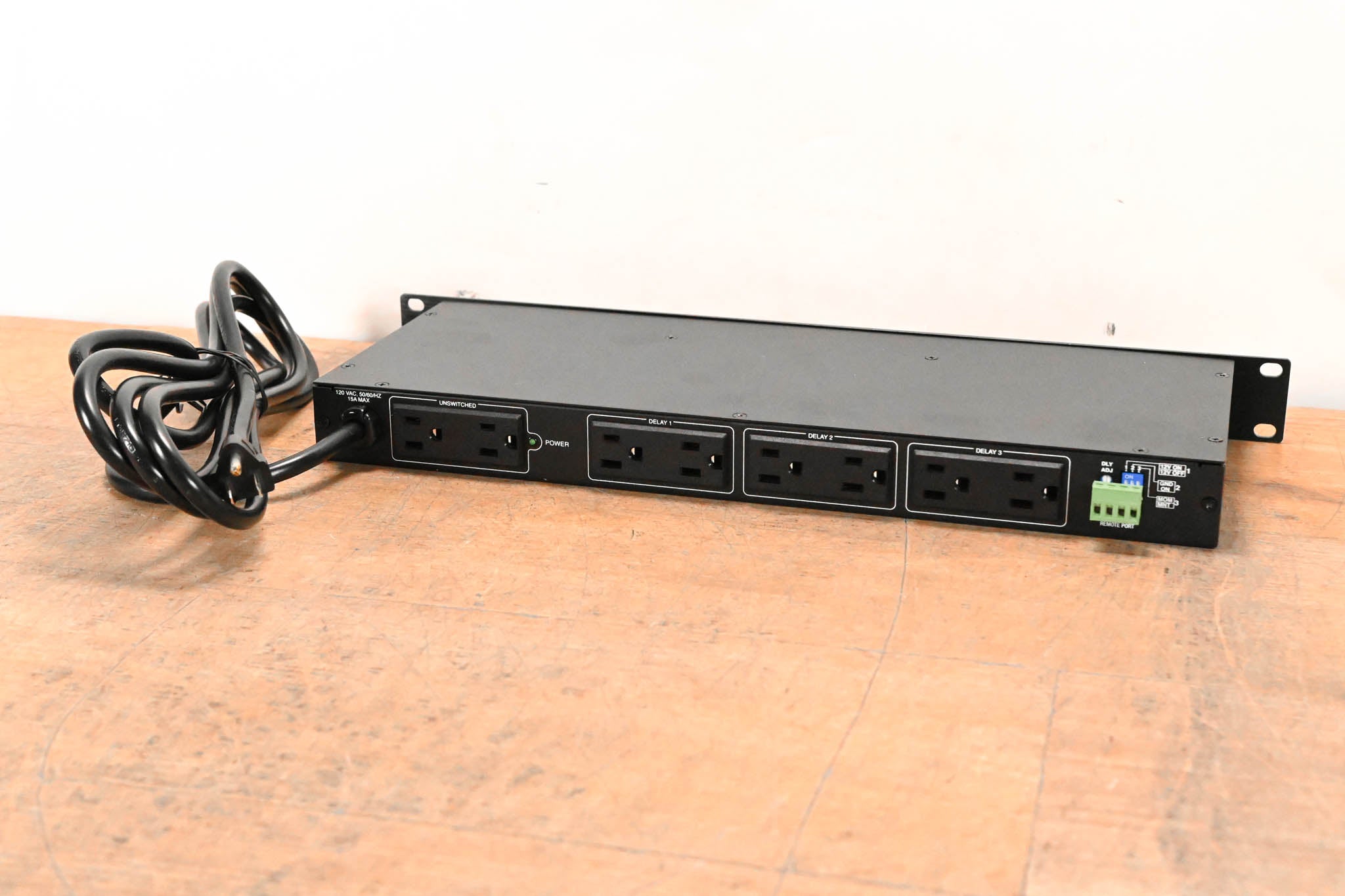 Furman M-8S 15A Standard Power Conditioner with Sequencer