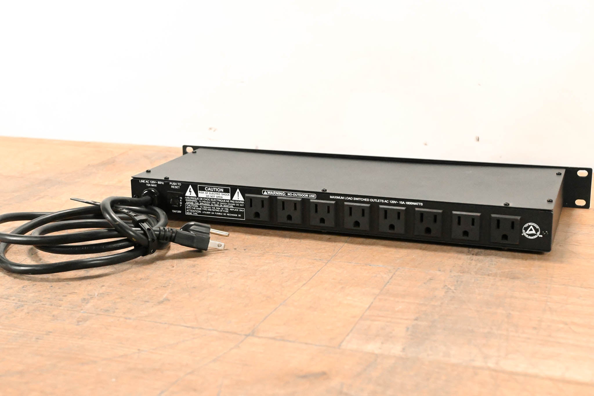 Furman M-8 8-Outlet Power Conditioner