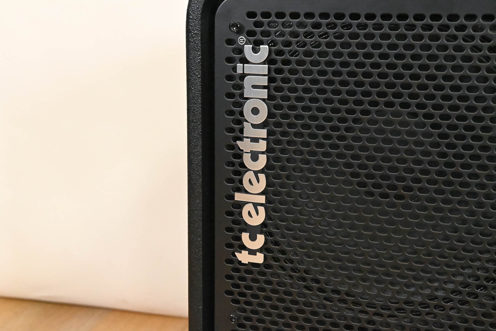 TC Electronic RS212 400W 2 x 12" Portable Bass Cabinet