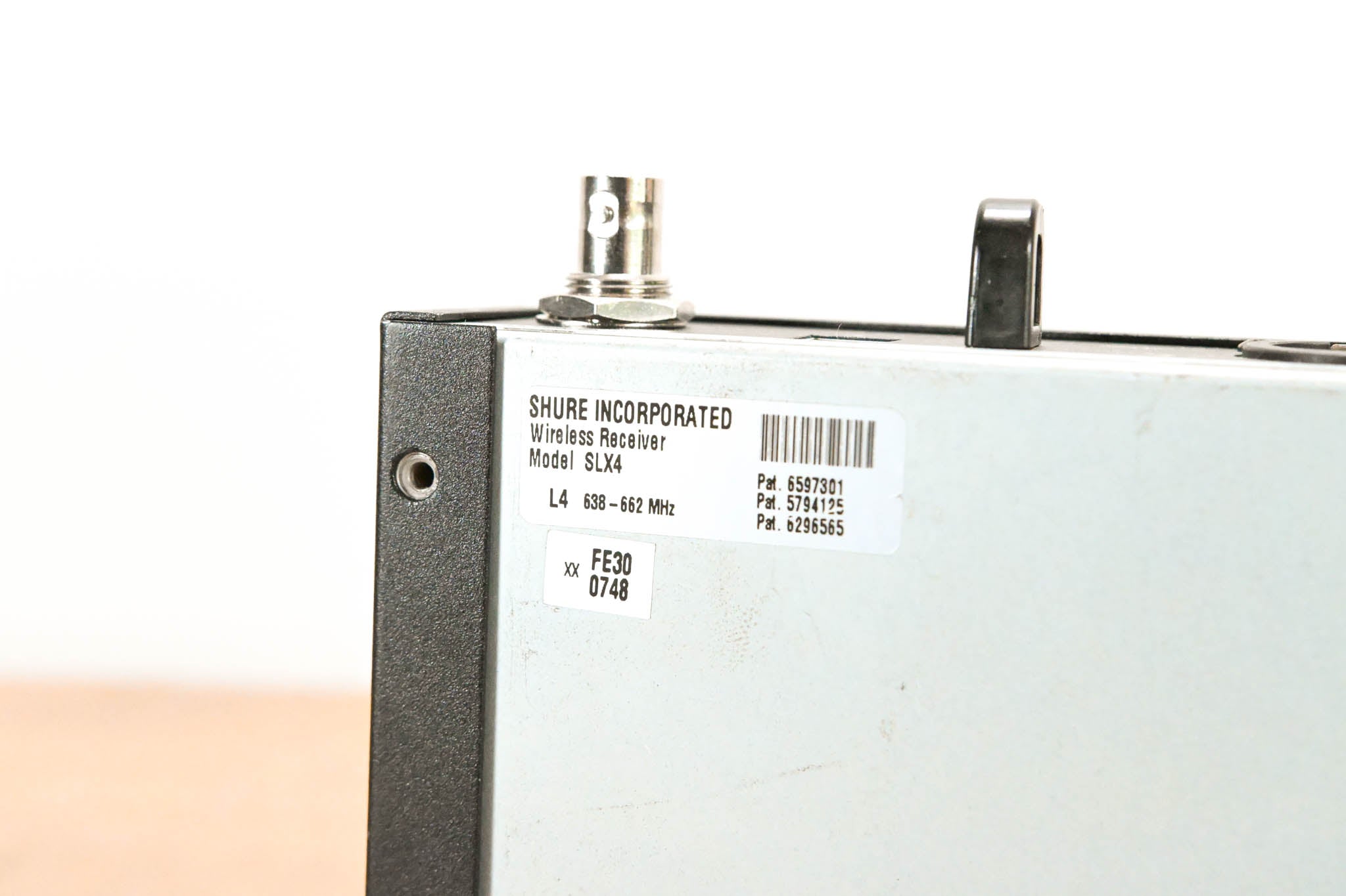 Shure SLX4 Wireless Receiver - L4 Band: 638-662 MHz (NO POWER SUPPLY)