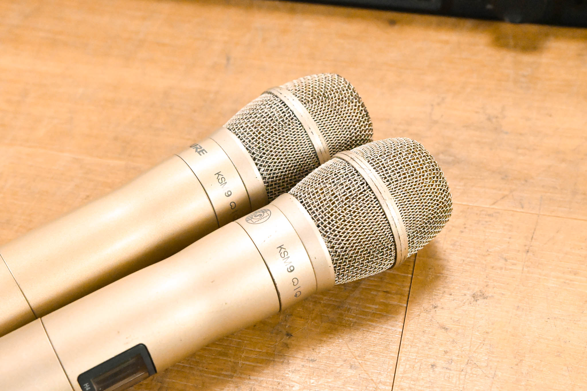 Shure UR4D+ Dual Wireless Receiver with UR2/KSM9 Mic Pair - H4 Band