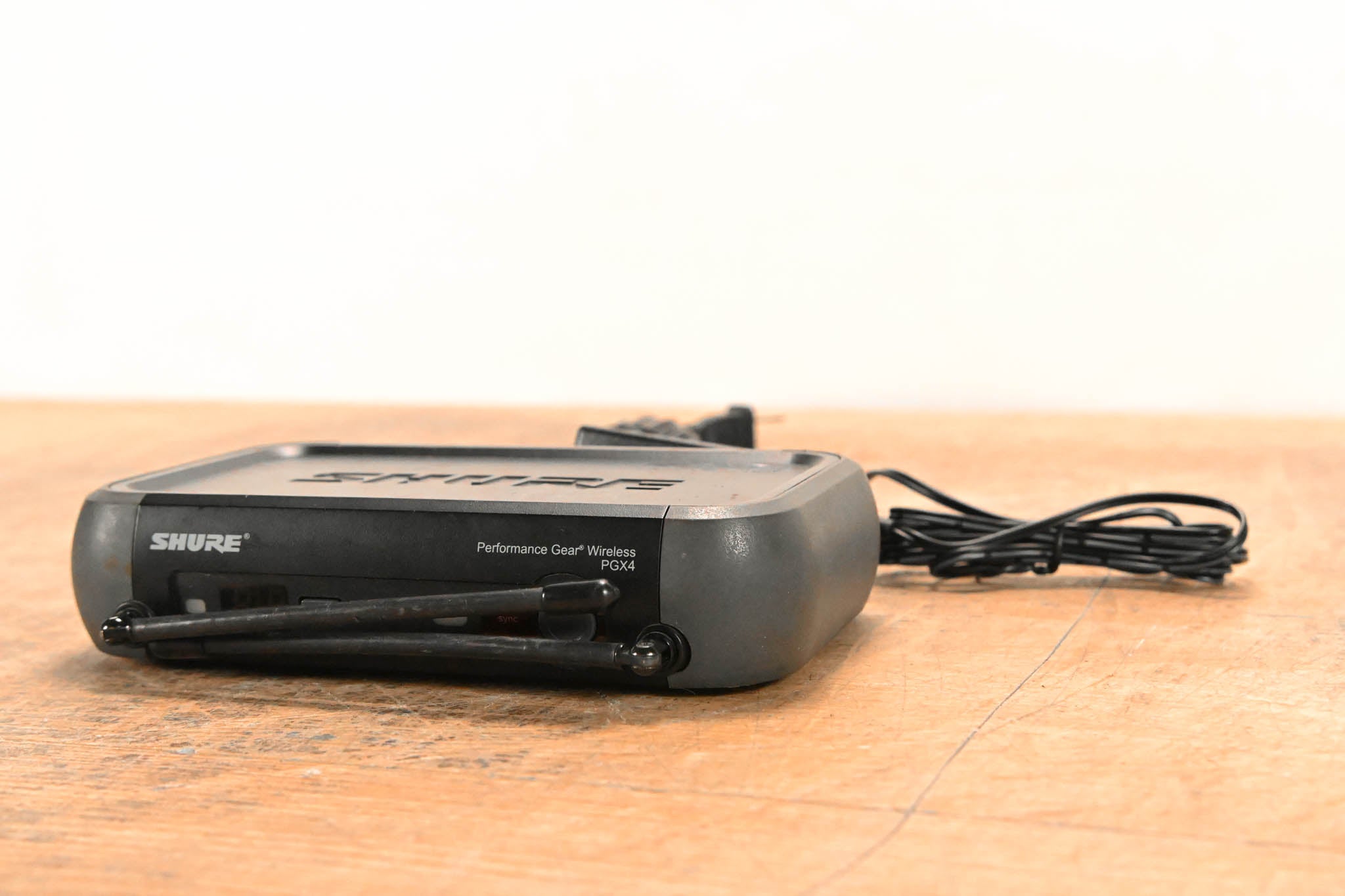 Shure PGX4 Wireless Diversity Receiver - H6 Band: 524-542 MHz