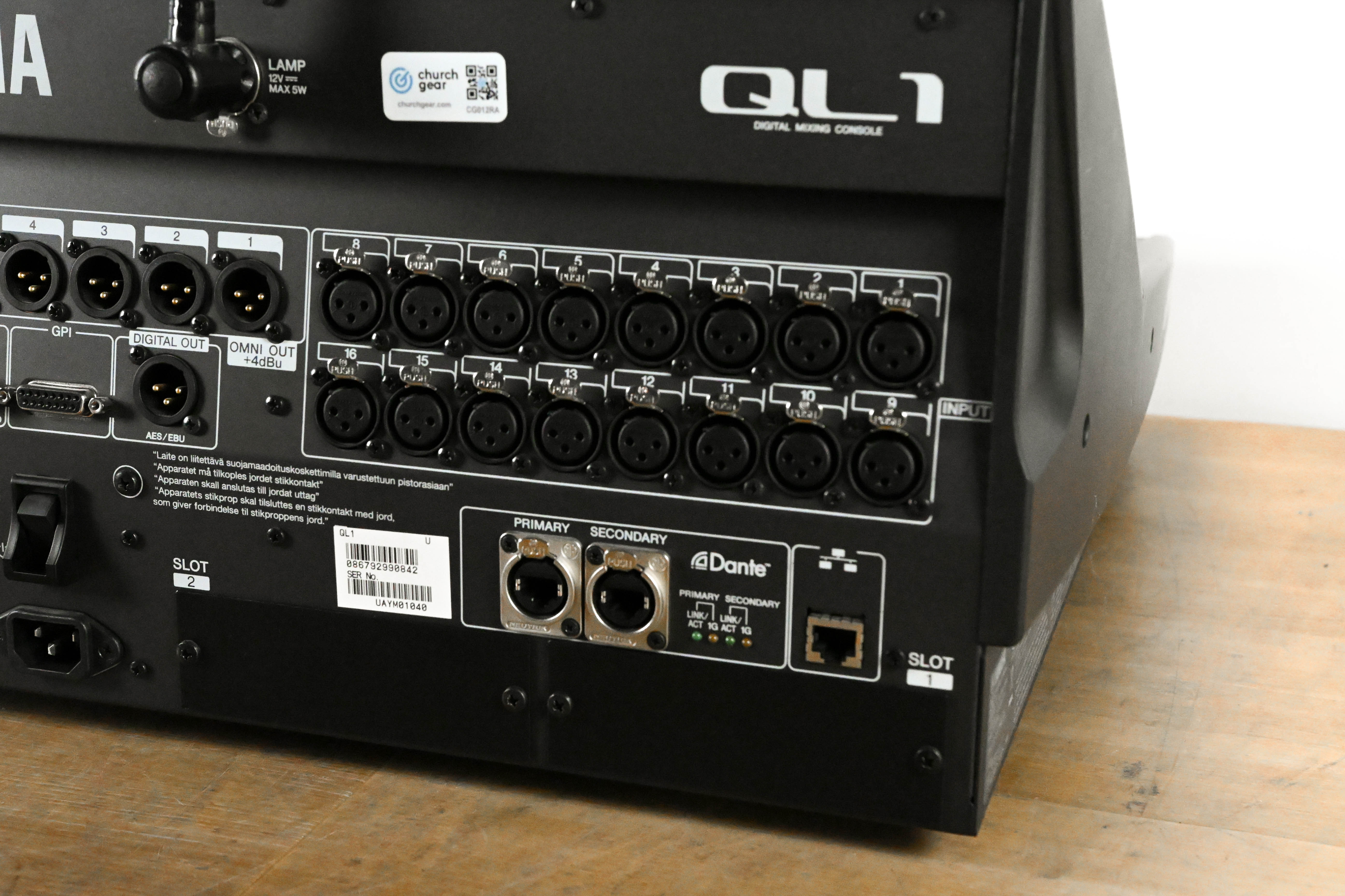 Yamaha QL1 16-Input / 8-Output Digital Mixing Console