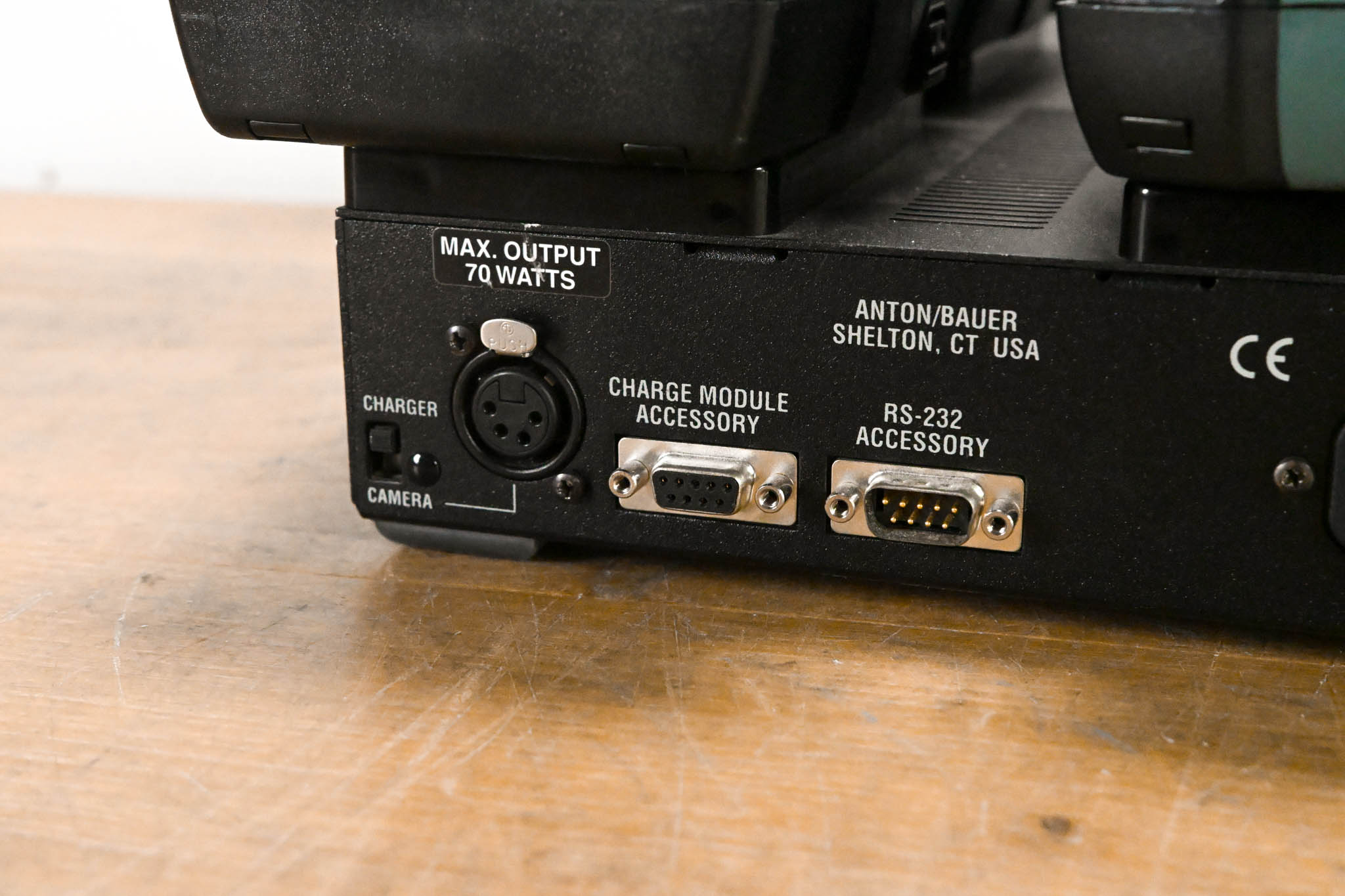 Anton Bauer Q-2702 Interactive 2000 QUAD PowerCharger w/ 4x Batteries