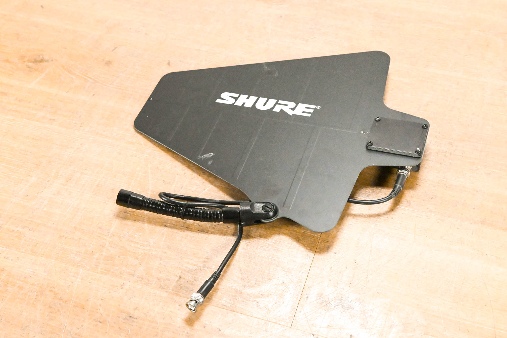 Shure UA874US Active Directional Antenna - 470-698 MHz