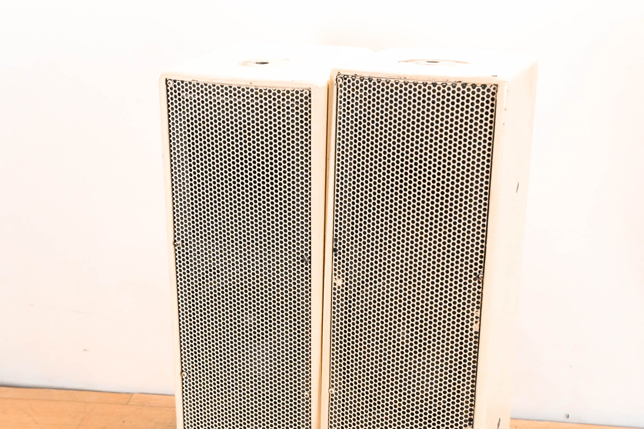 EAW UB52 Two-Way Full-Range Loudspeaker - White (PAIR)