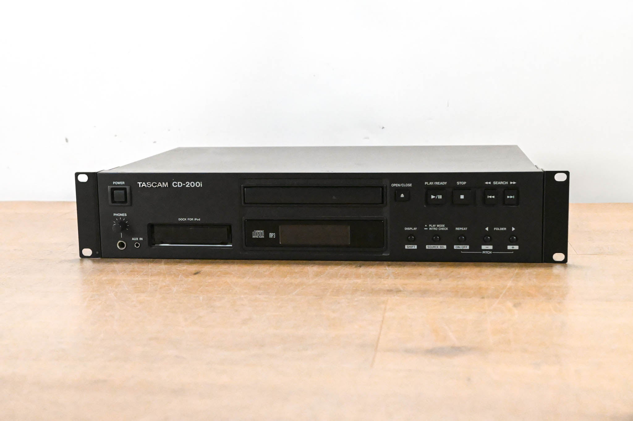 TASCAM CD-200i Rackmountable CD Player with iPod Dock
