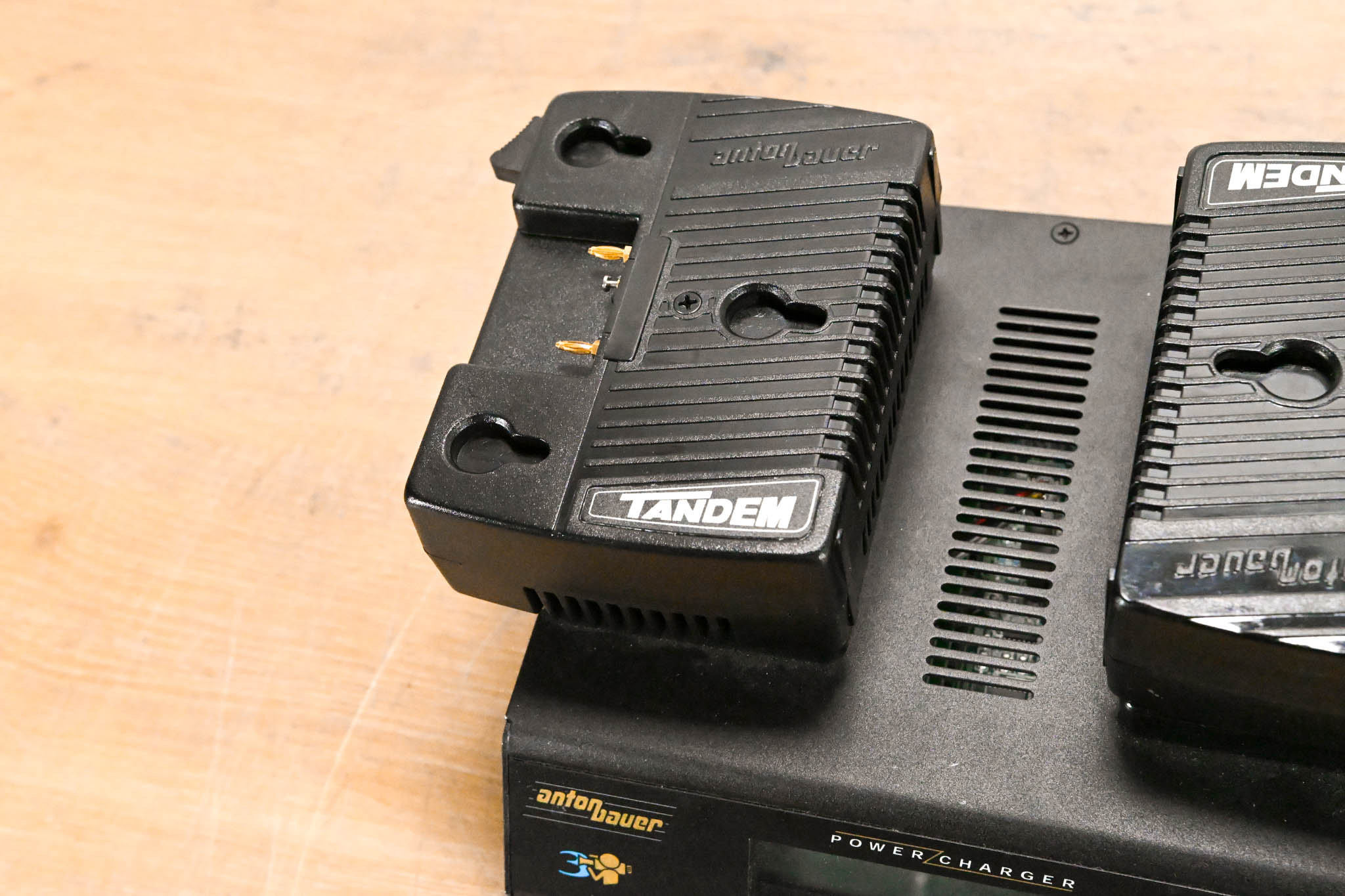 Anton Bauer Dual 2722 Interactive 2000 Battery Charger w/ 2x Tandem PSU
