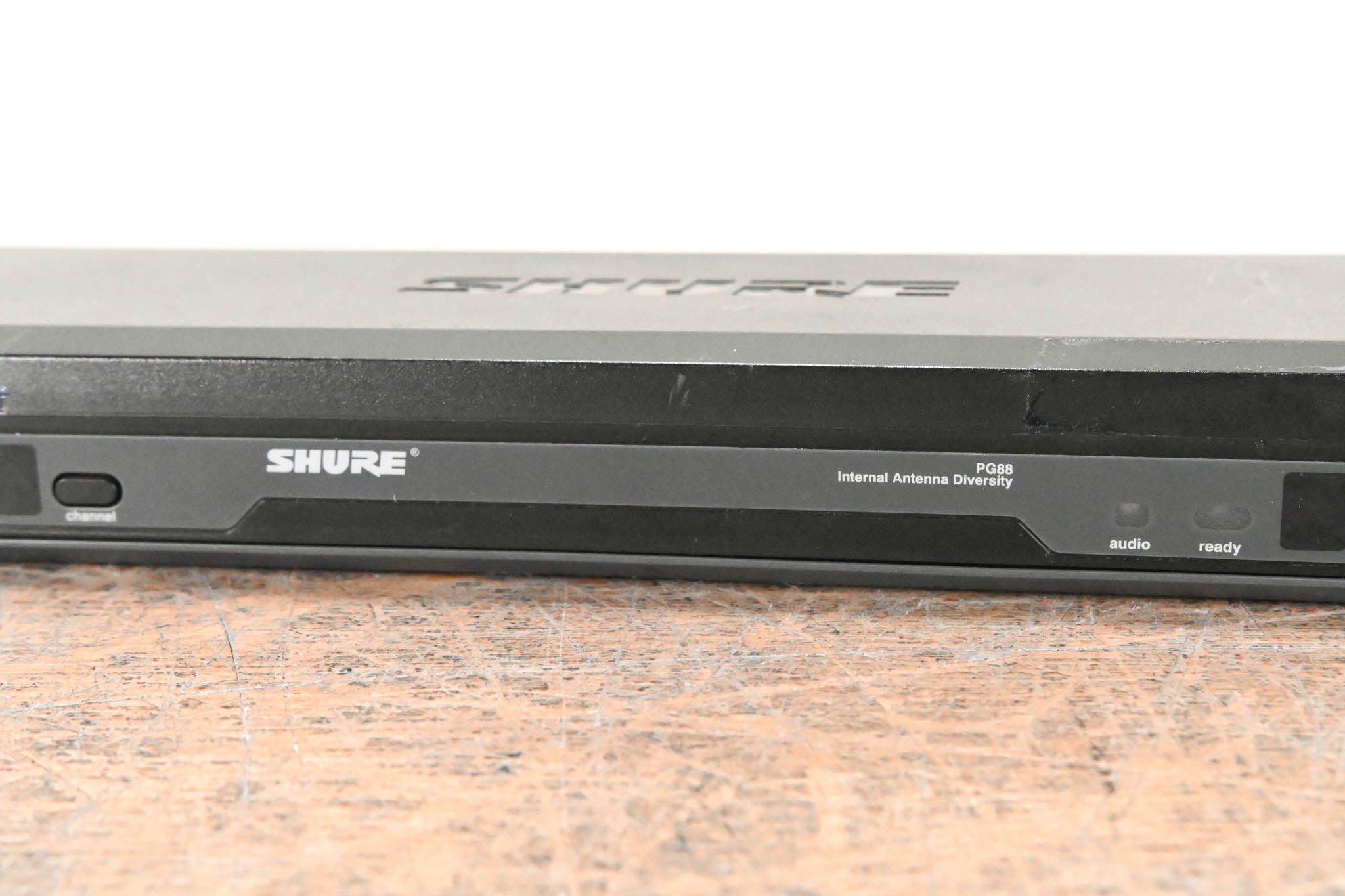 Shure PG88 Dual-Channel Wireless Receiver - H7 Band: 536-548 MHz