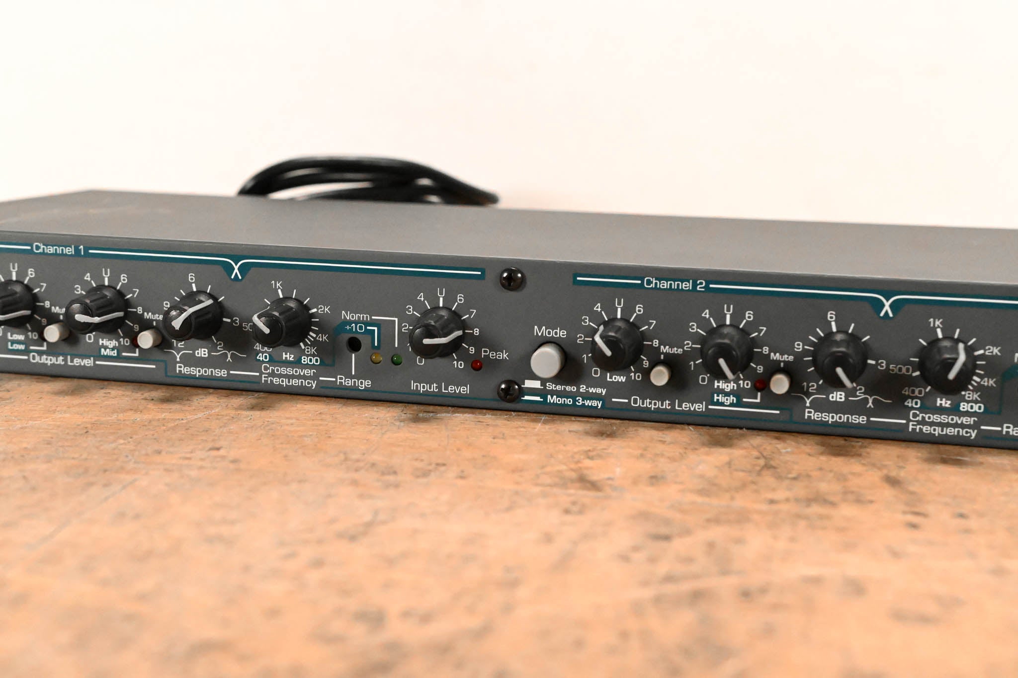 Ashly XR-1001 Stereo 2-Way, Mono 3-Way Crossover