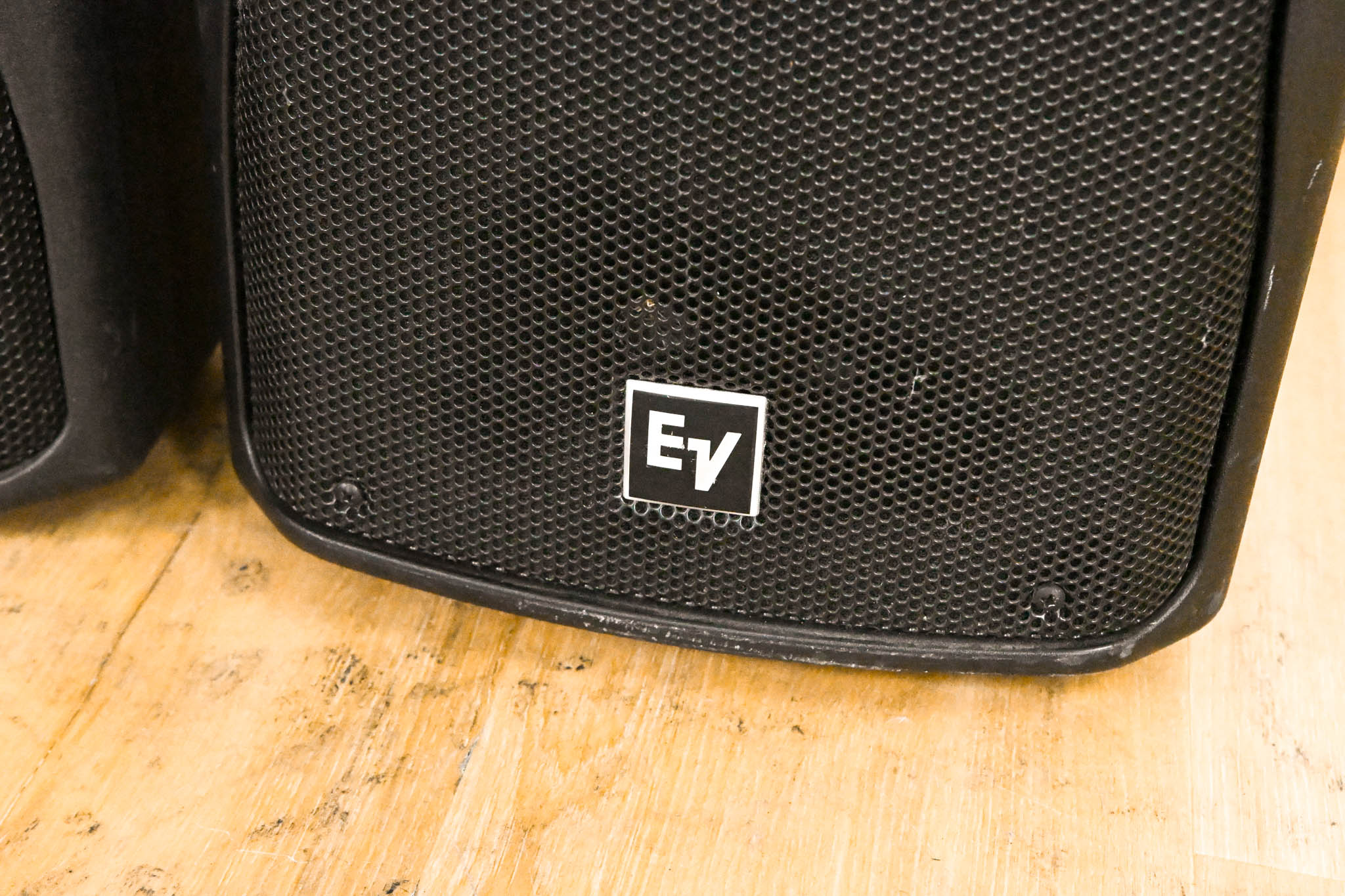 Electro-Voice (EV) ZX1-90 8-inch Two-Way Passive Loudspeaker (PAIR)