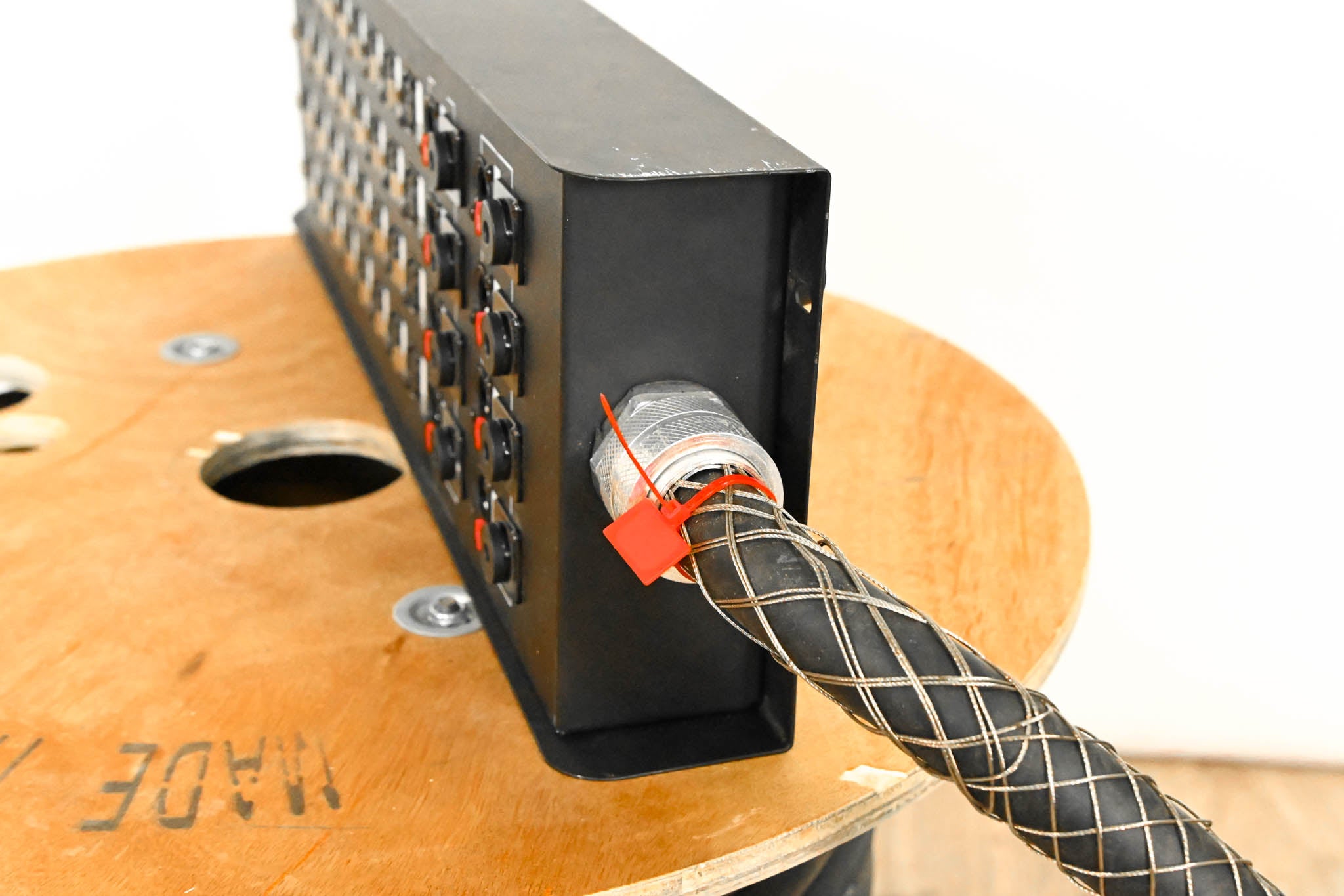 Seismic Audio SALS-32x8x150 32-Channel Snake with 8 Returns - 150 ft