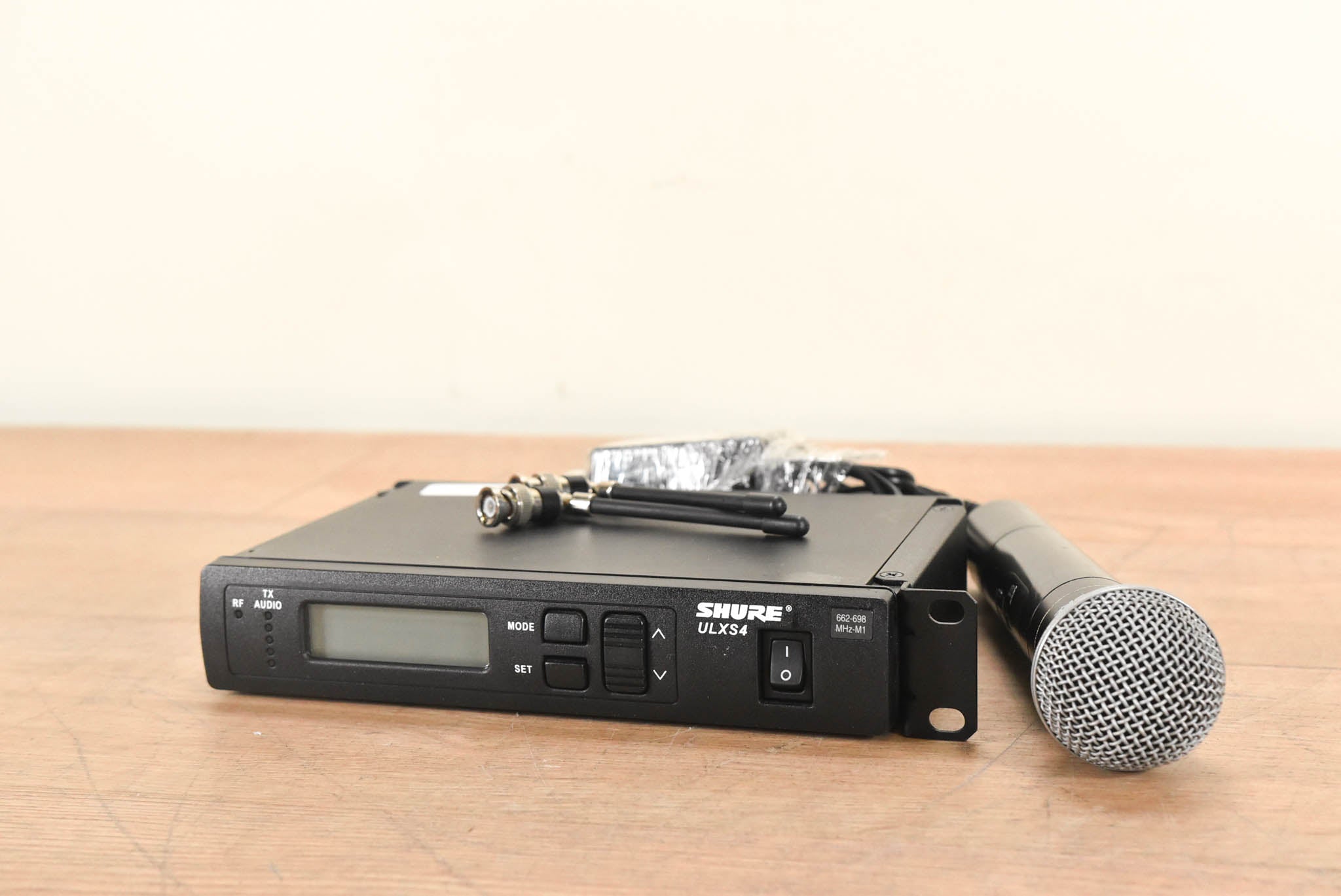 Shure ULXS24/58 Handheld Wireless System - M1 Band: 662-698 MHz