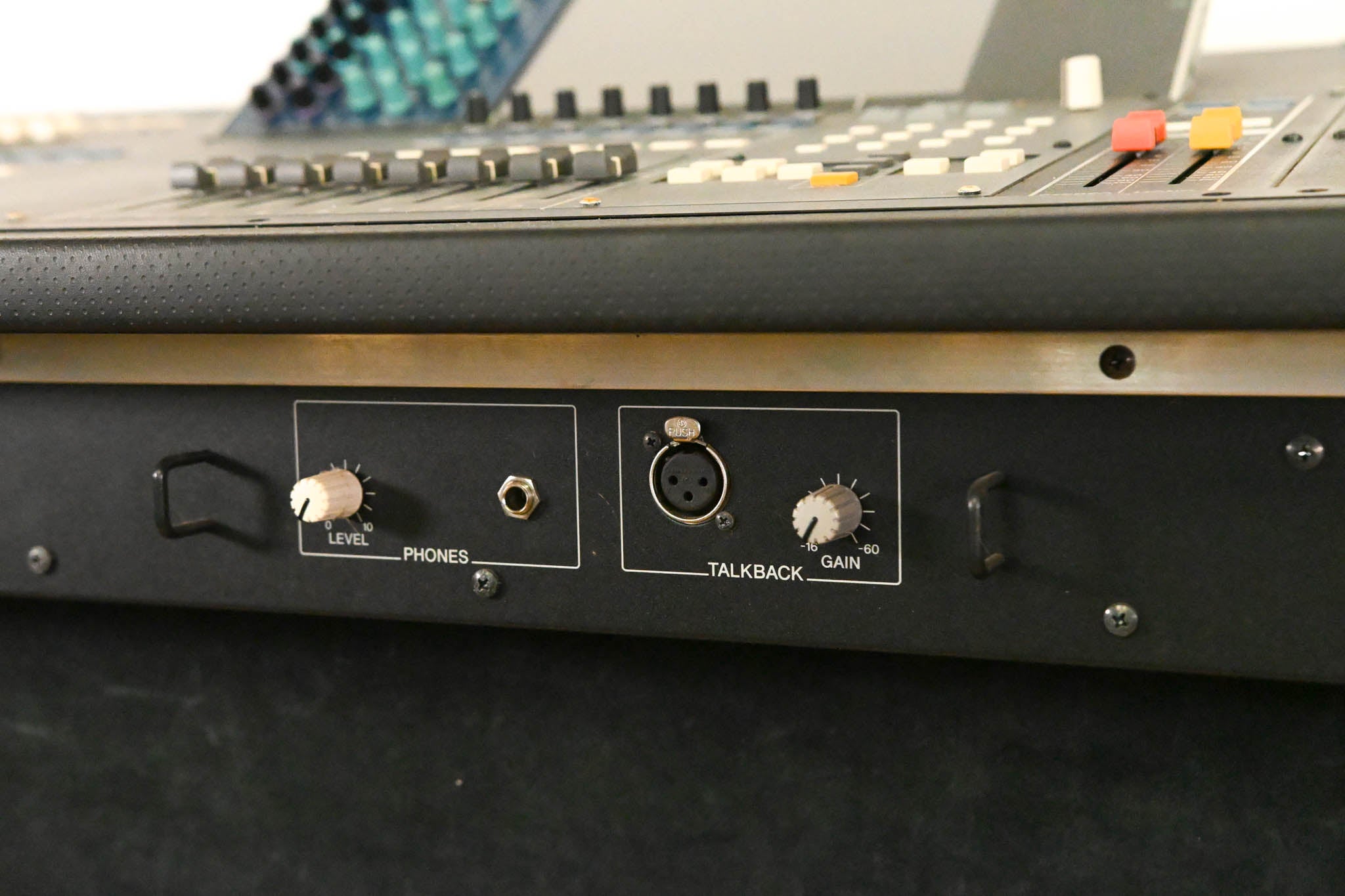 Yamaha M7CL-48 48-Channel Digital Audio Mixing Console