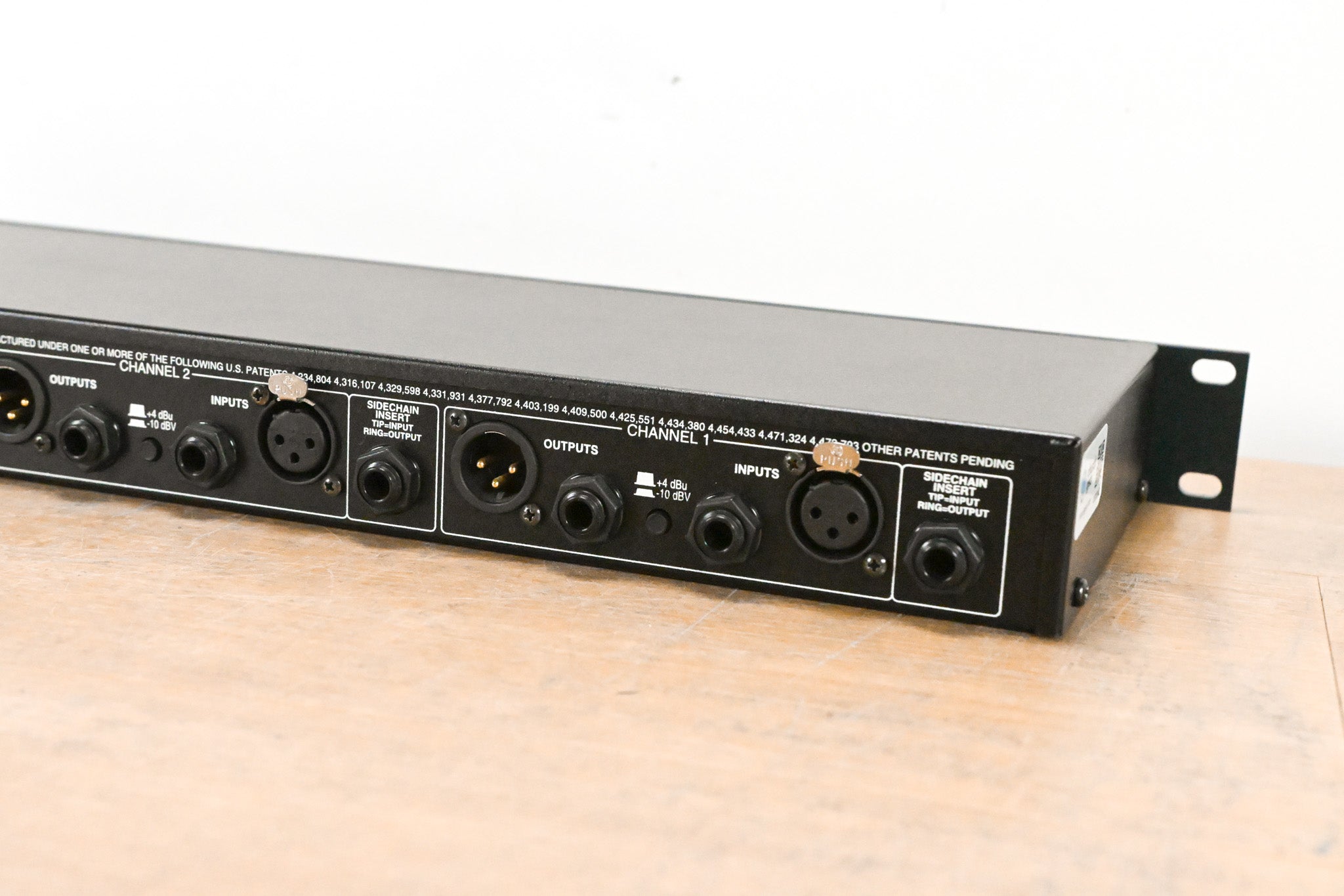 dbx 166XL 2-Channel Compressor/Limiter/Gate