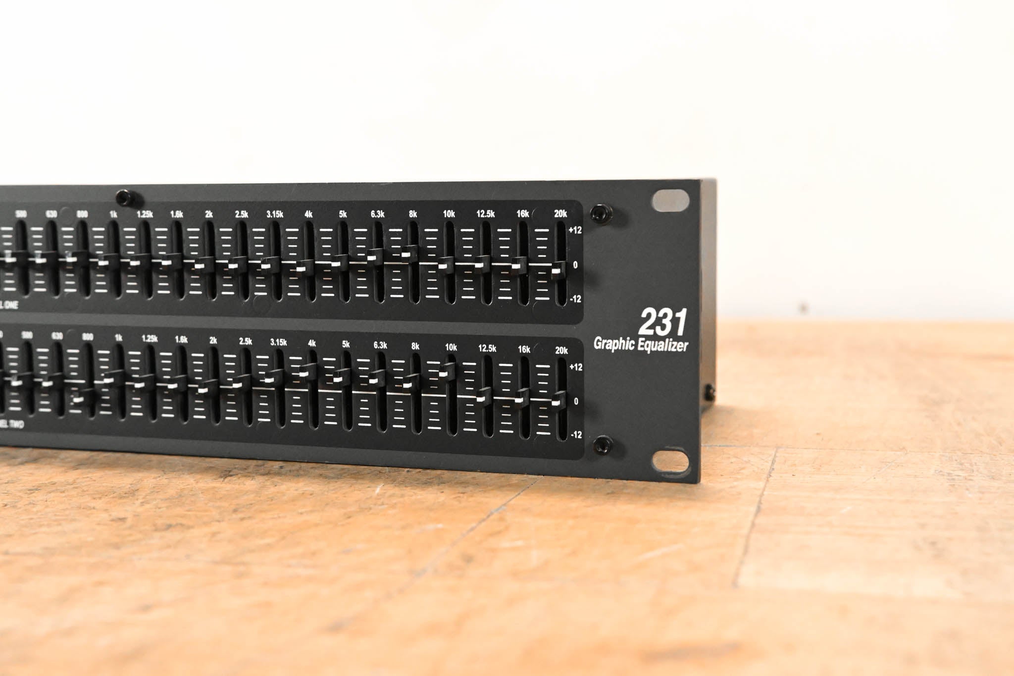 dbx 231 Dual-Channel 31-Band Graphic Equalizer