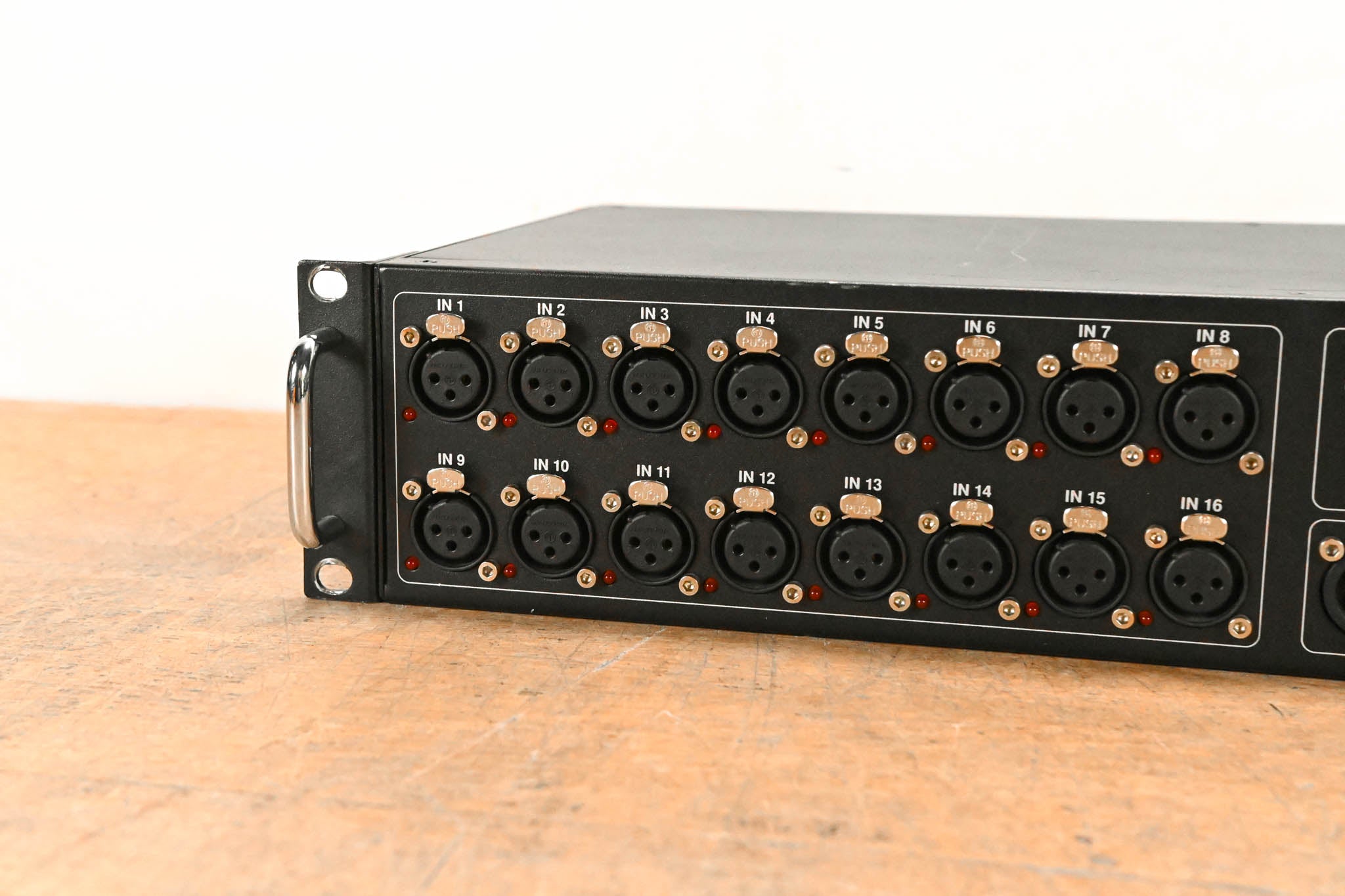 Midas DL16 16-Input, 8-Output Stage Box